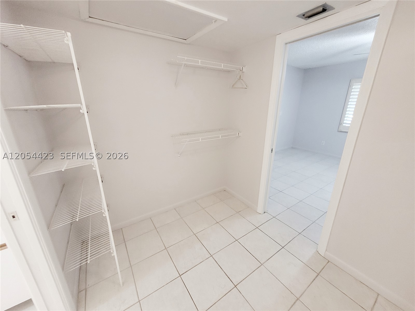 MNR FOREST CONDO I - Residential Lease
