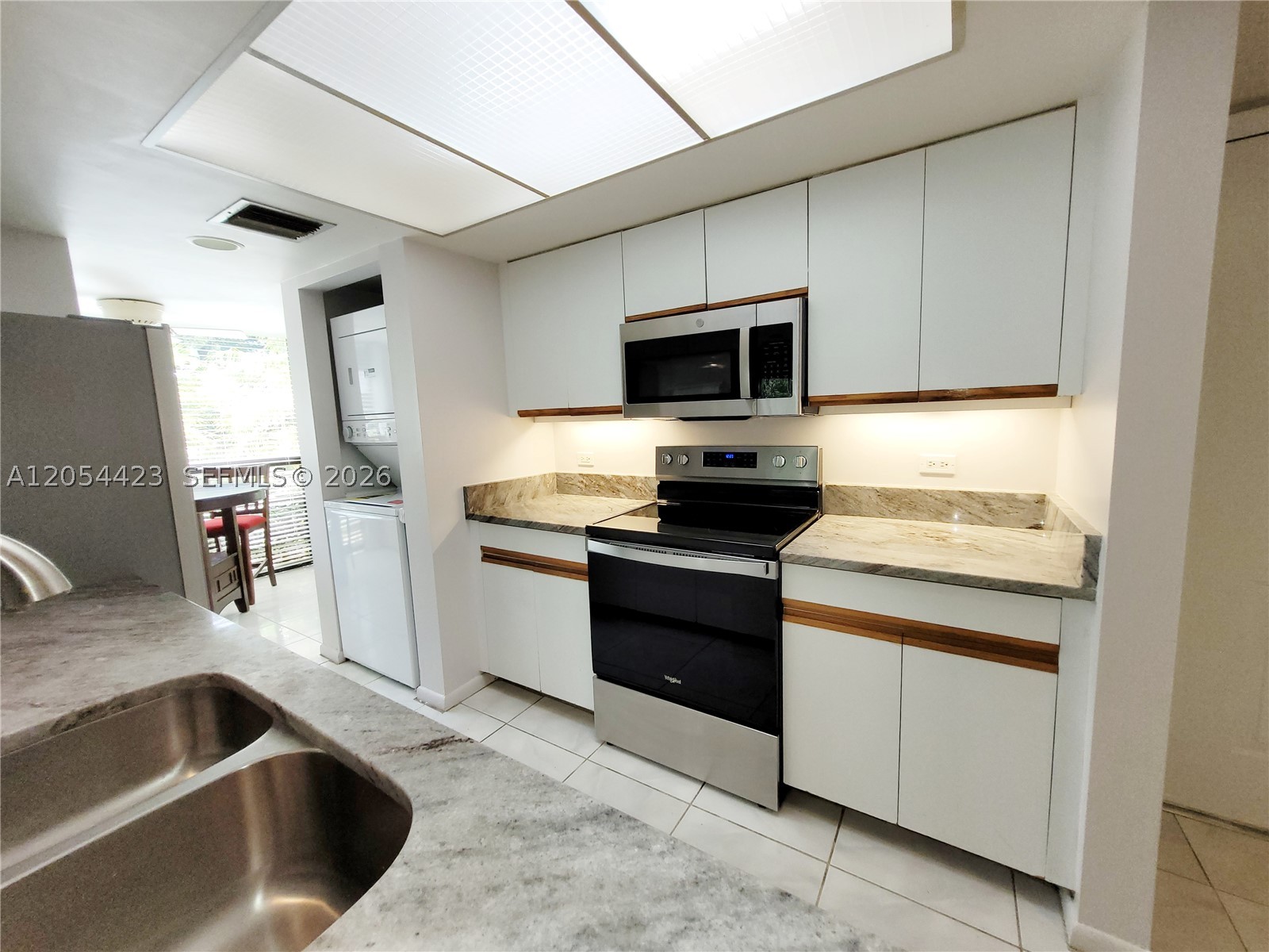 MNR FOREST CONDO I - Residential Lease
