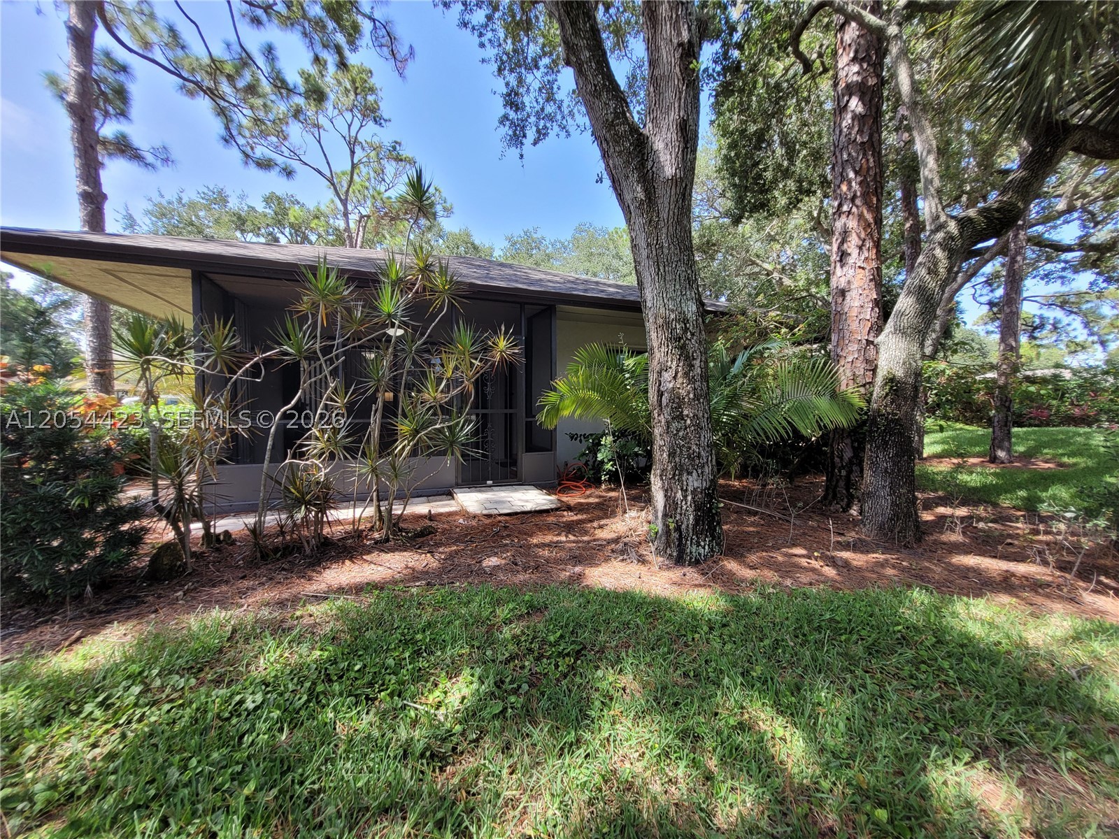 MNR FOREST CONDO I - Residential Lease