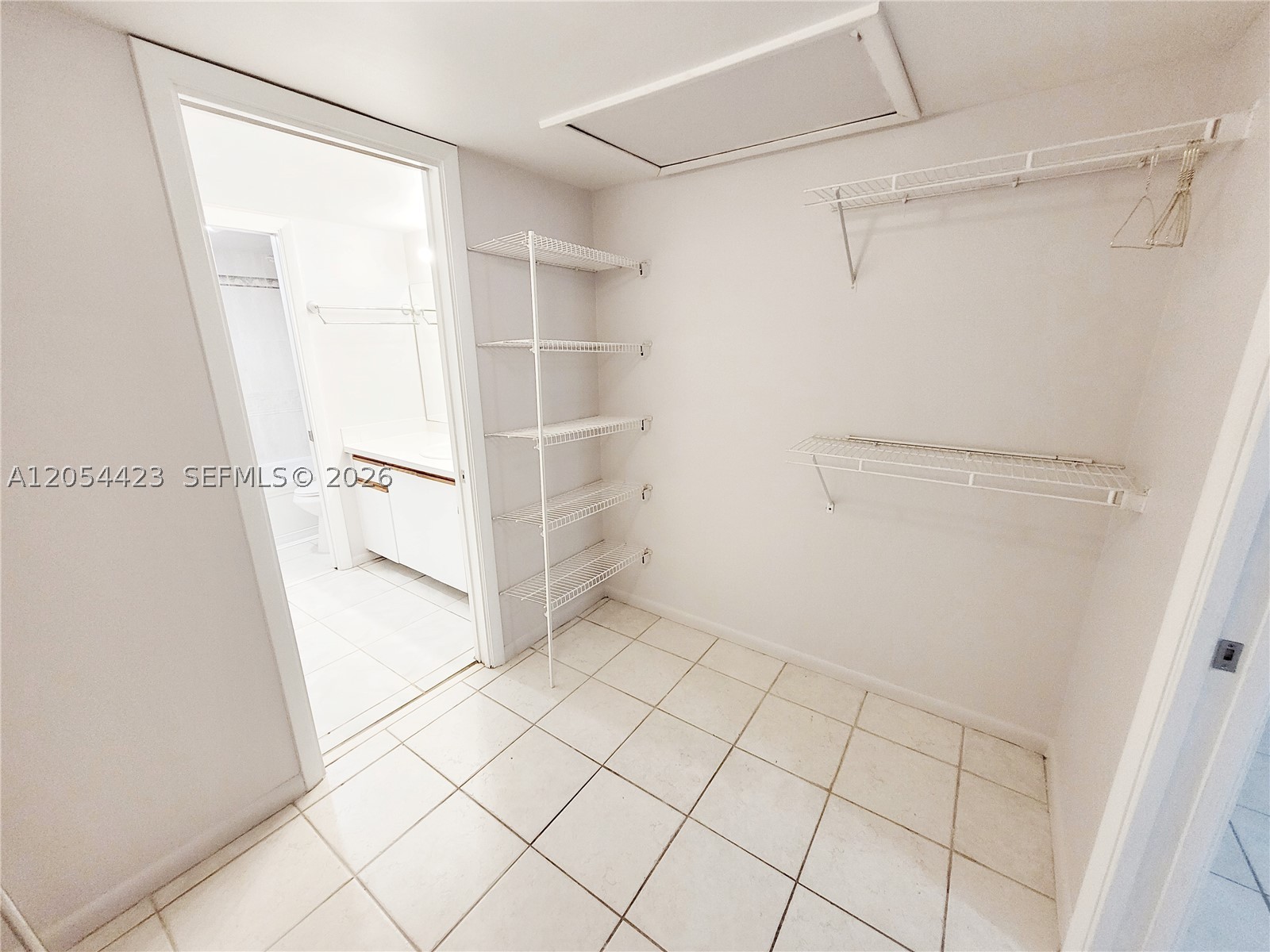 MNR FOREST CONDO I - Residential Lease