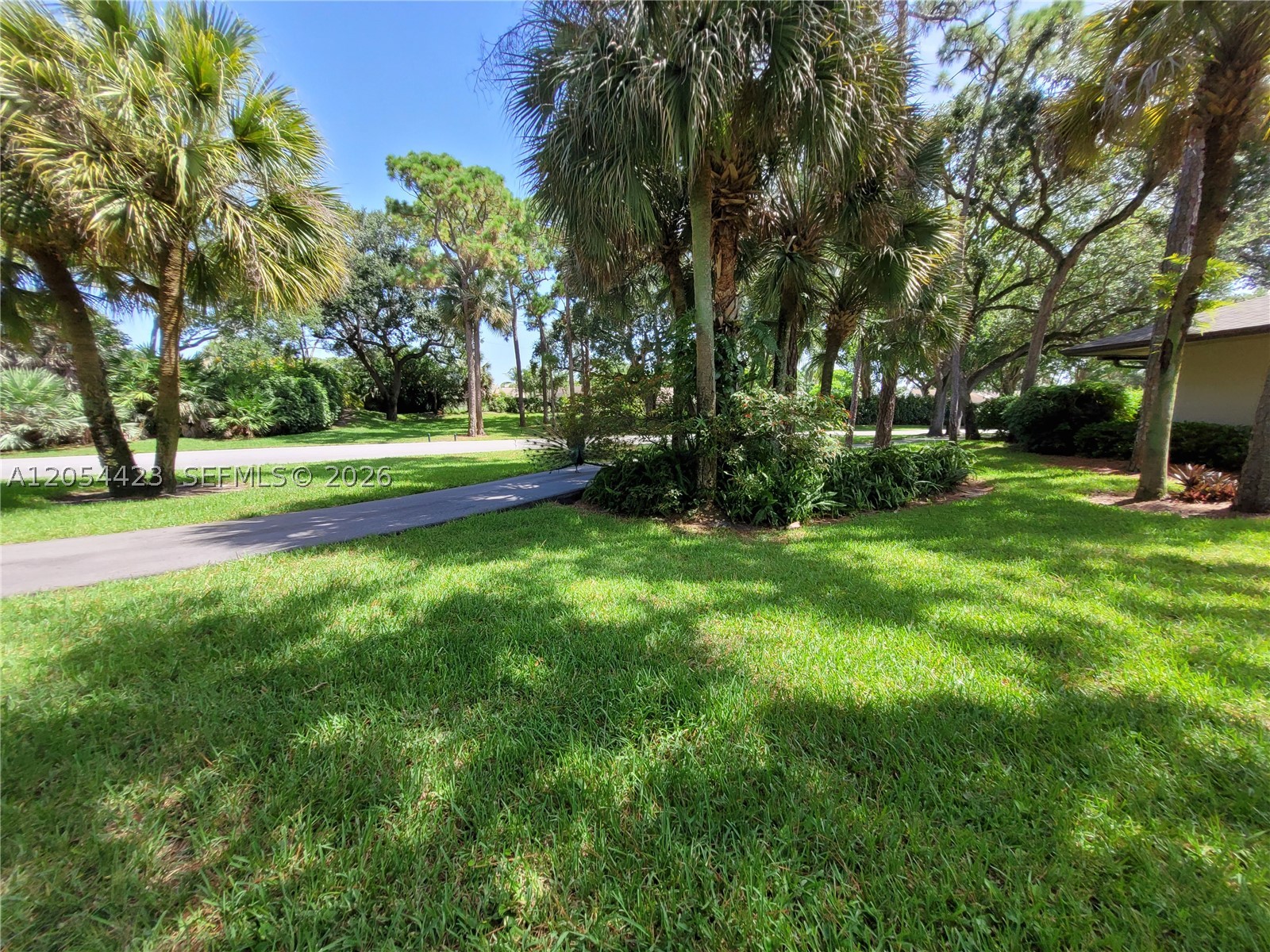 MNR FOREST CONDO I - Residential Lease