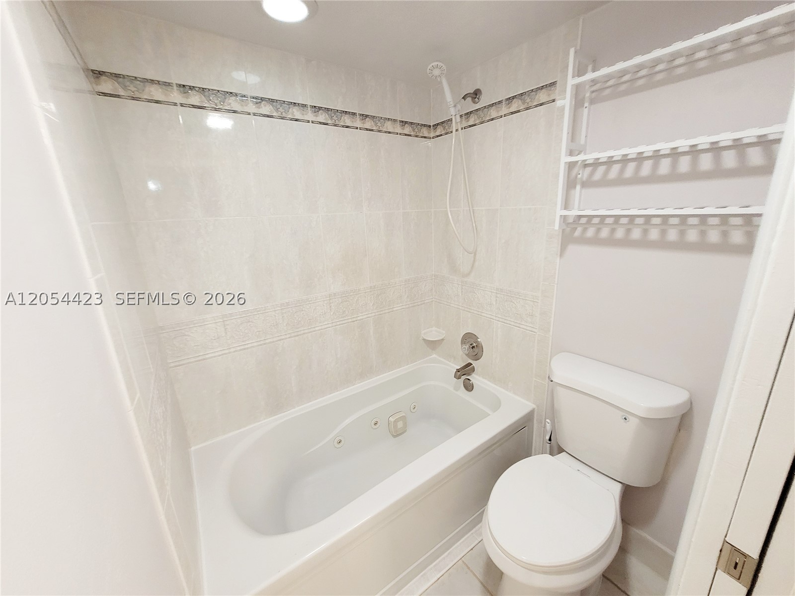 MNR FOREST CONDO I - Residential Lease