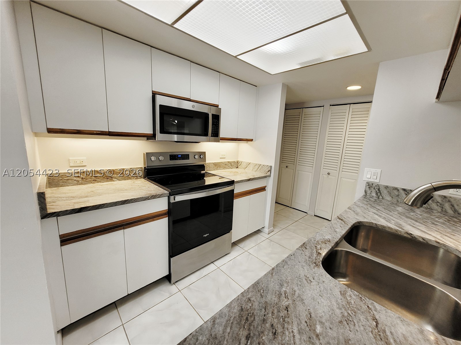 MNR FOREST CONDO I - Residential Lease