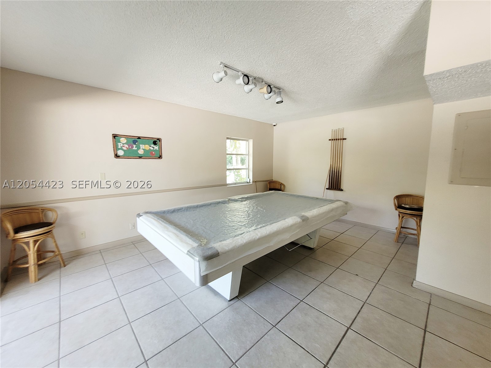 MNR FOREST CONDO I - Residential Lease