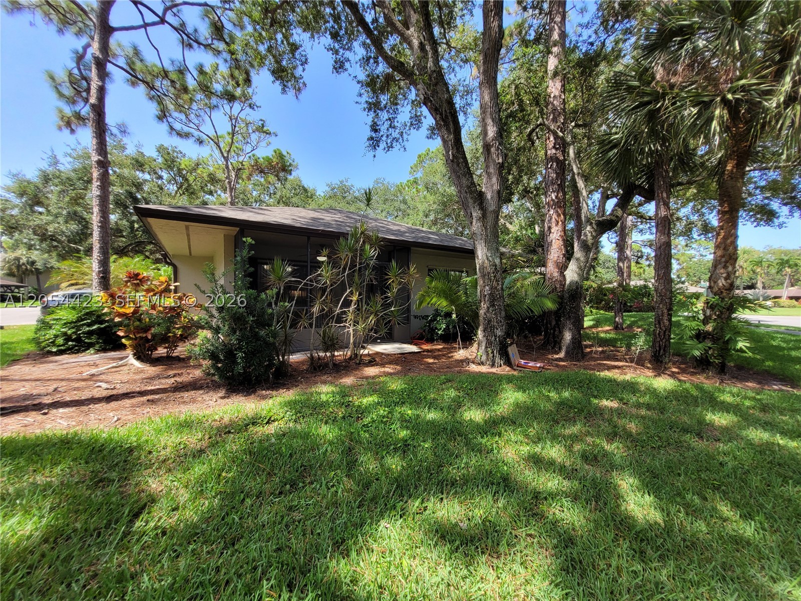 MNR FOREST CONDO I - Residential Lease