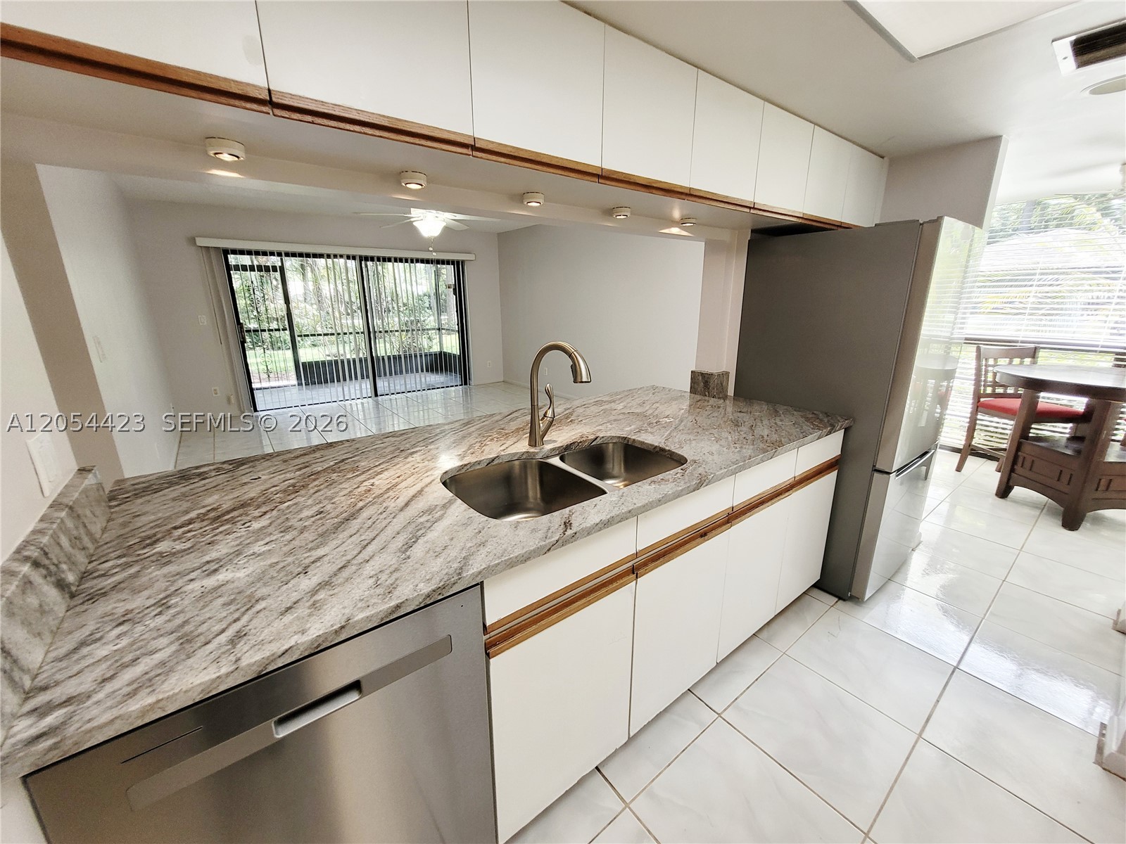 MNR FOREST CONDO I - Residential Lease