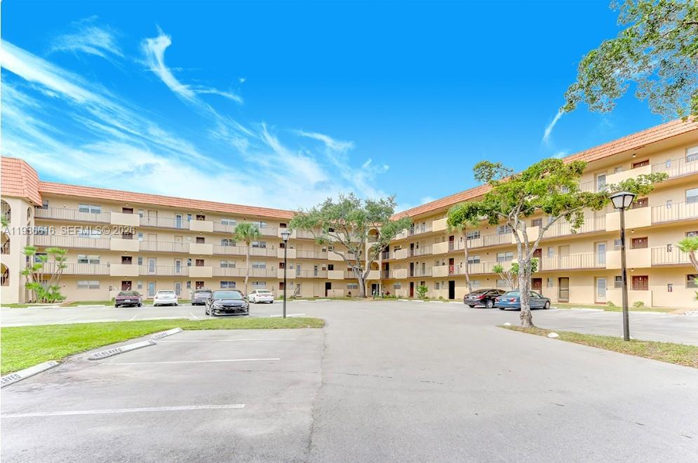 For sale in the desirable The Falls of Inverrary community, this spacious 2-bed, 2-bath apartment offers tile floors, a screened balcony, along with a beautiful garden, and golf course views from the balcony. The tranquil tropical landscaping creates a peaceful atmosphere, complemented by a gated community with two secured entrances, 24-hour surveillance, walking trails, community pools, and abundant green space. Ideally located close to major shopping centers, just 15 minutes from Sawgrass Mills and 20 minutes from the beach, the building also includes water in the maintenance fee, reserved parking spot, elevators, and common laundry rooms.