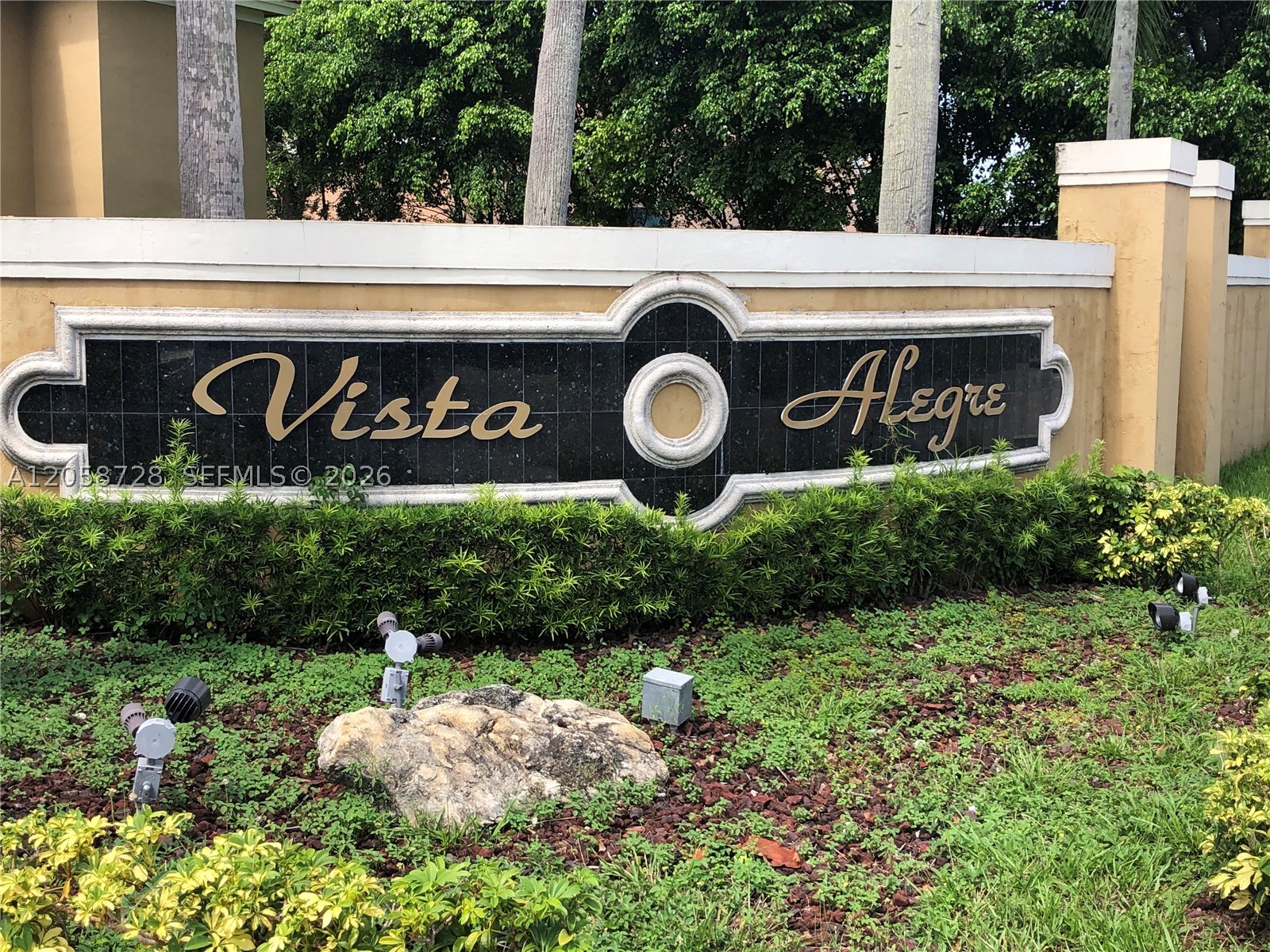 VISTA ALEGRE TOWNHOMES VI - Residential