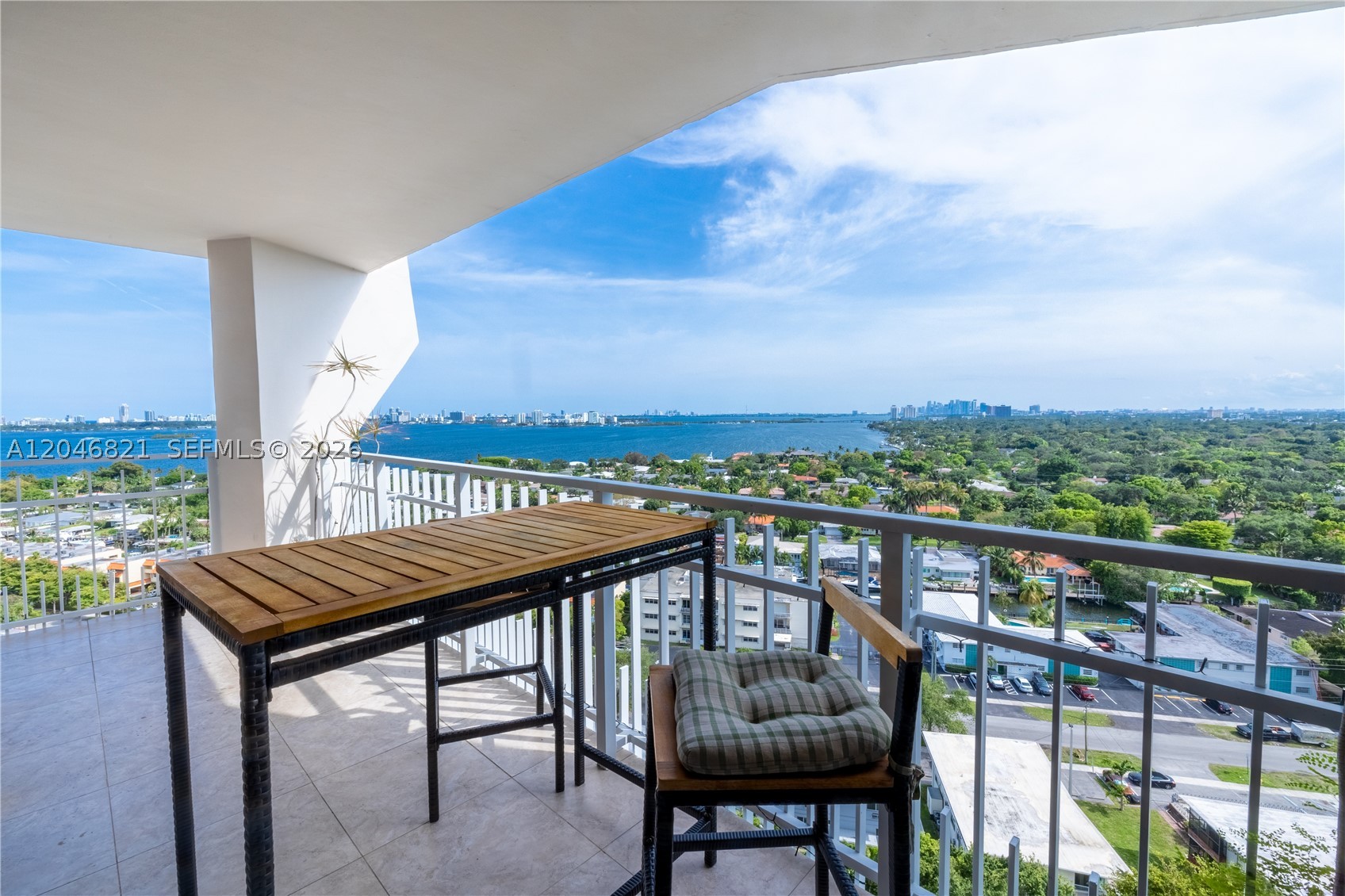 TOWERS OF QUAYSIDE CONDO - Residential Lease