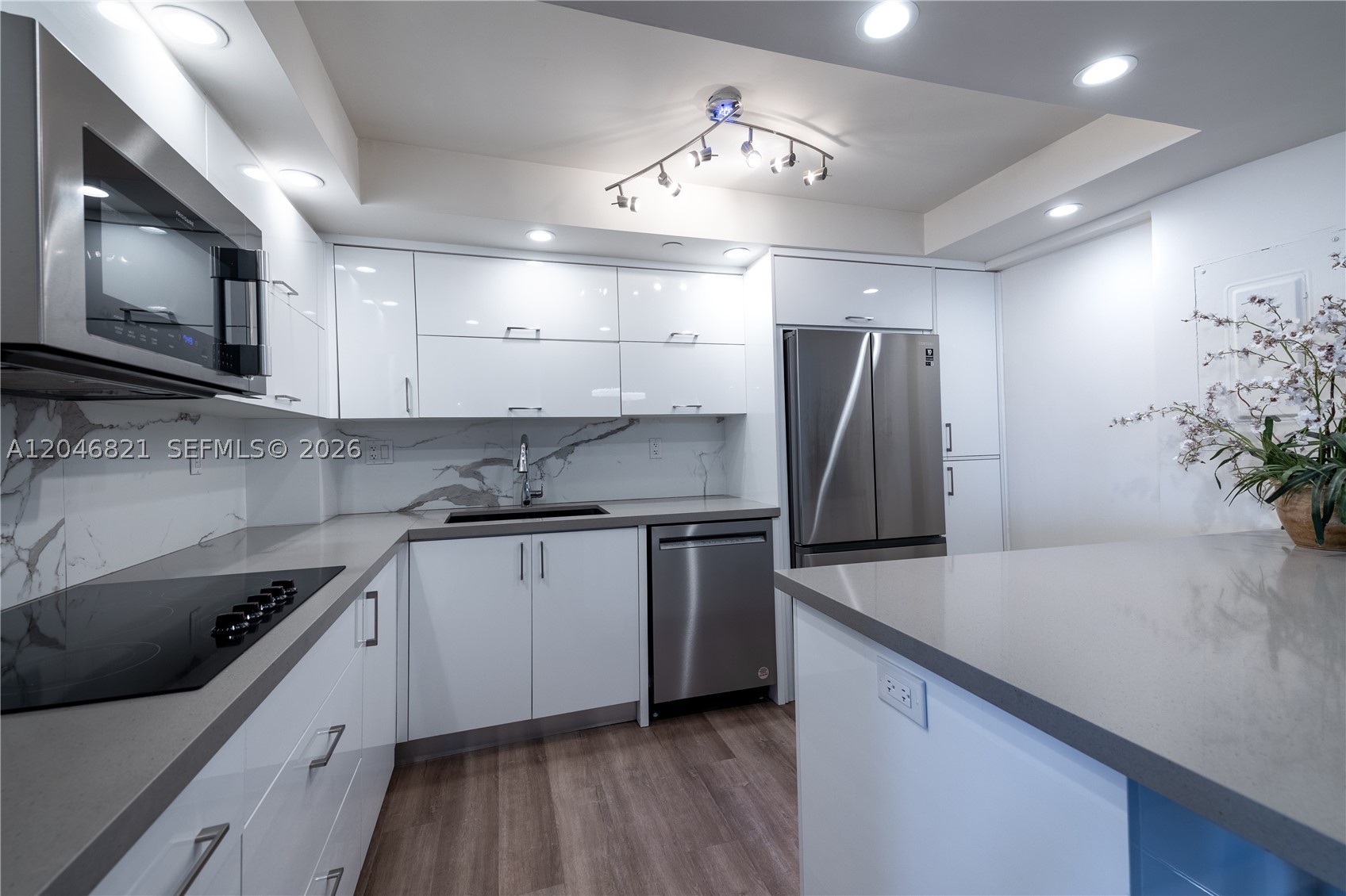 TOWERS OF QUAYSIDE CONDO - Residential Lease