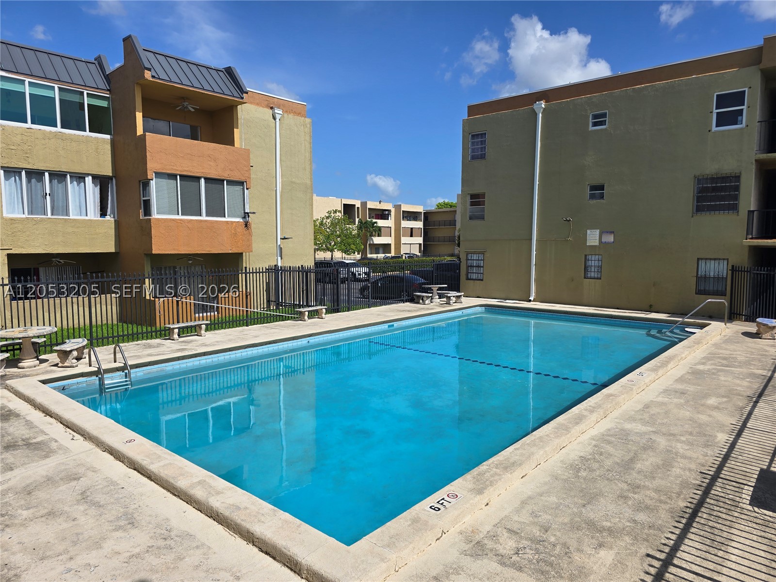 PALMETTO SPRINGS CONDO VI - Residential