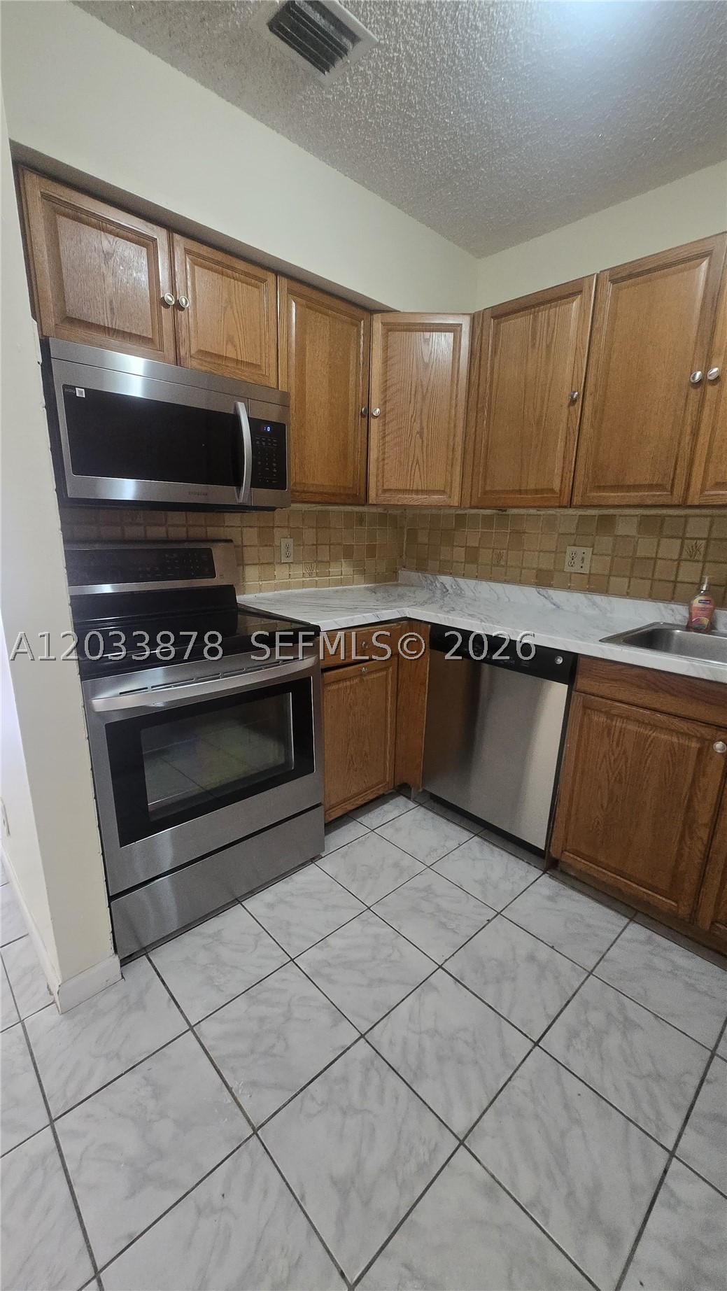 CORAL SPRINGS VILLAS COND - Residential Lease