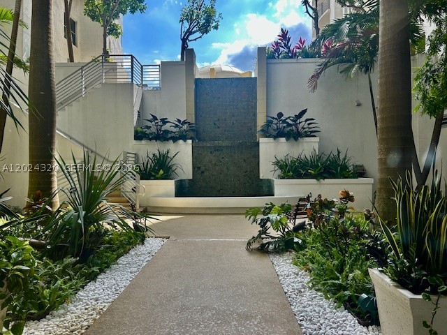 RADIUS CONDO - Residential Lease