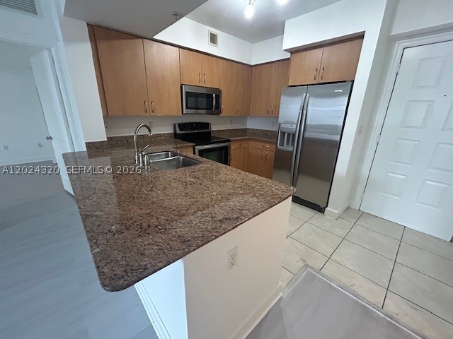 RADIUS CONDO - Residential Lease