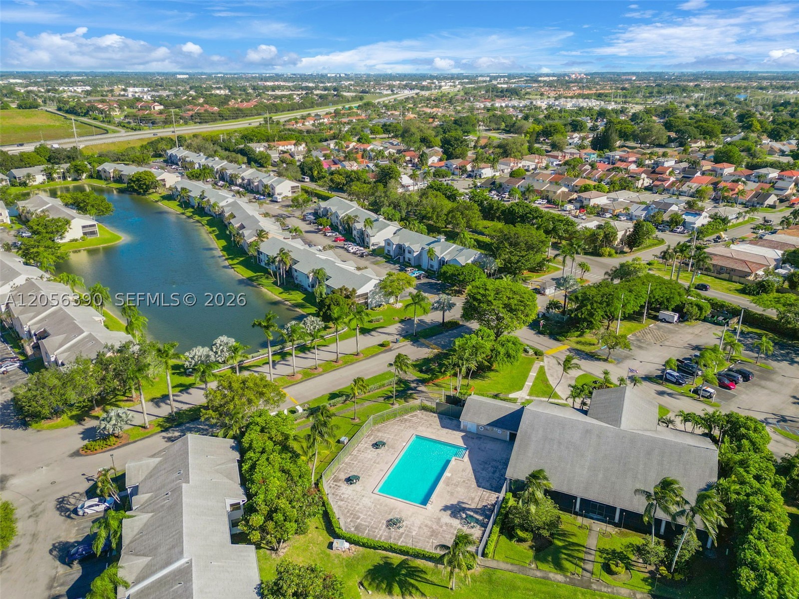 LAKESHORE CONDO 7 - Residential