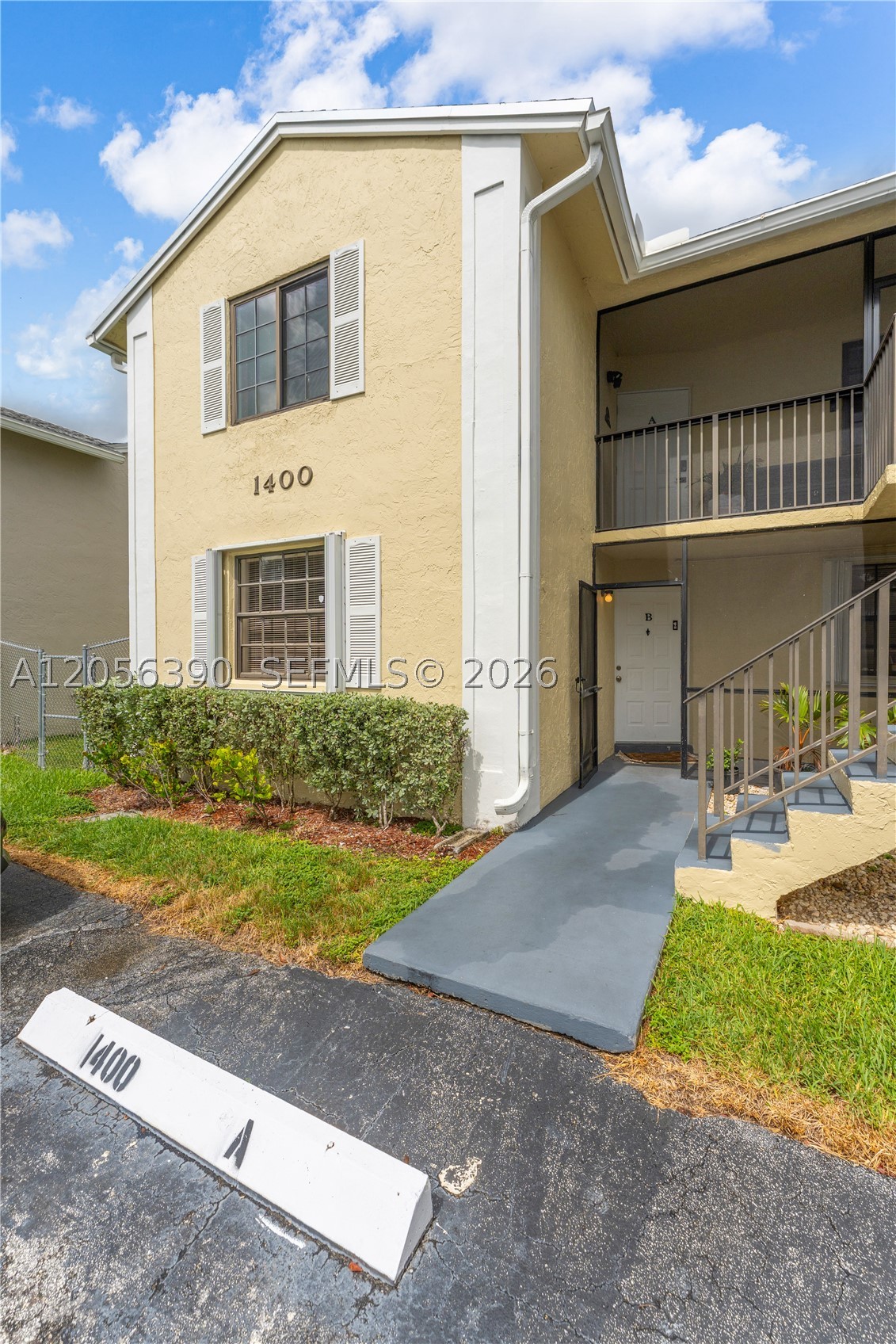LAKESHORE CONDO 7 - Residential