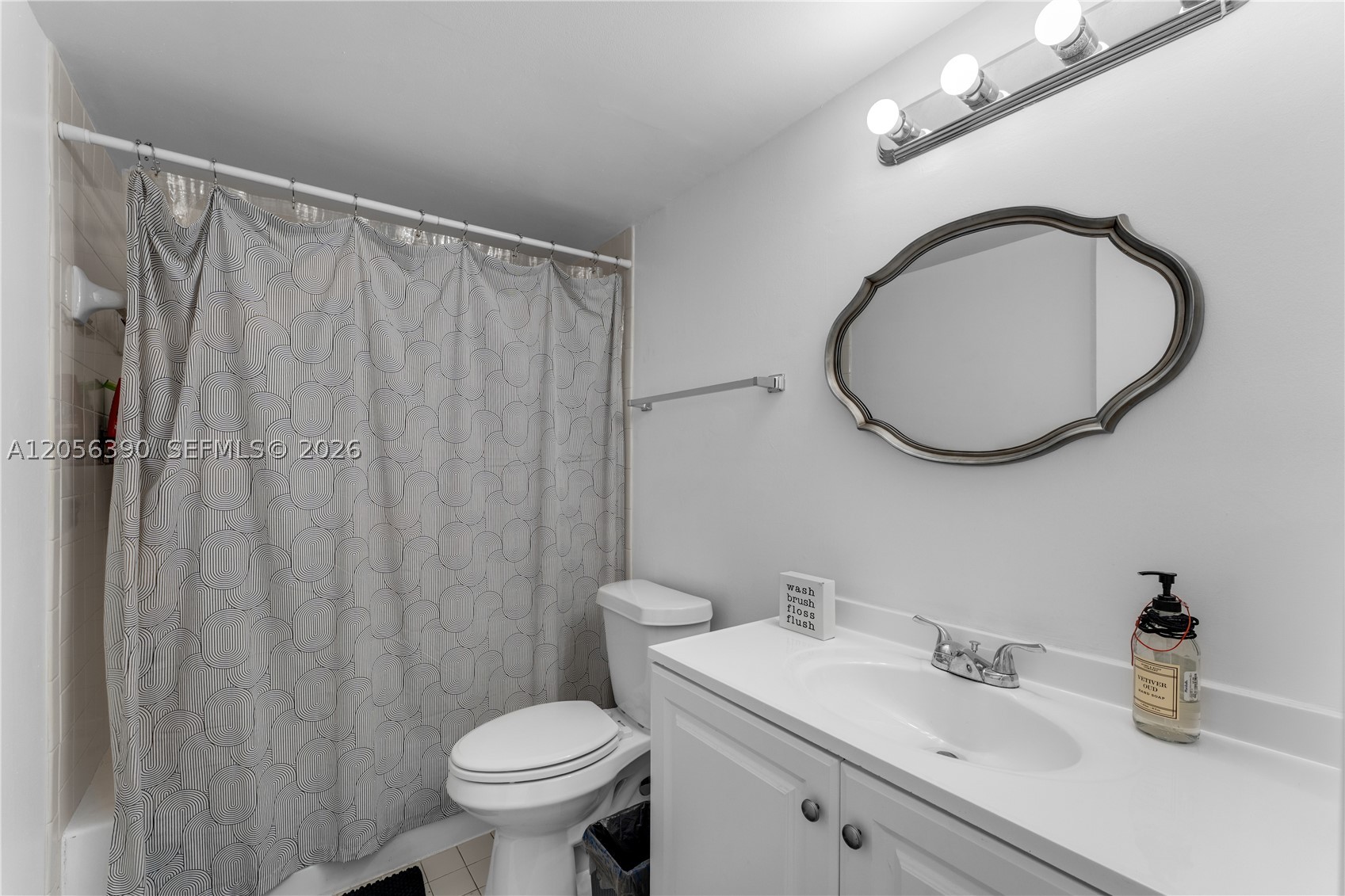 LAKESHORE CONDO 7 - Residential