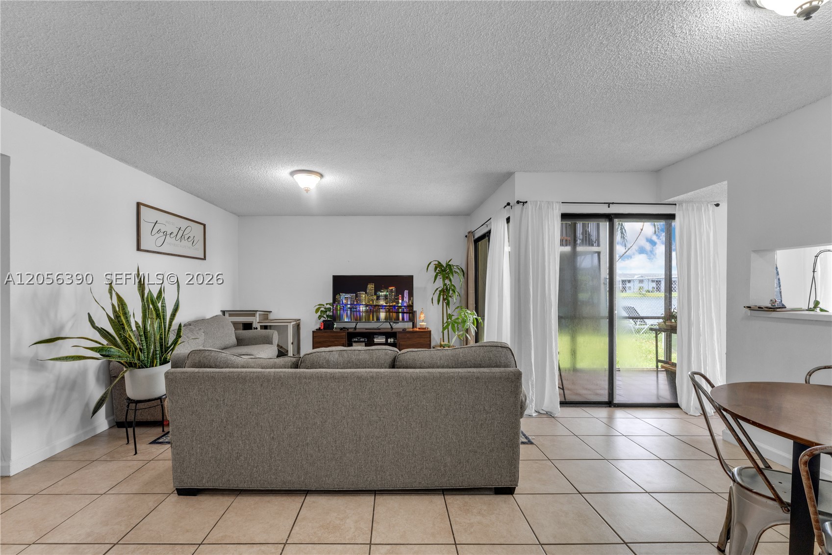 LAKESHORE CONDO 7 - Residential