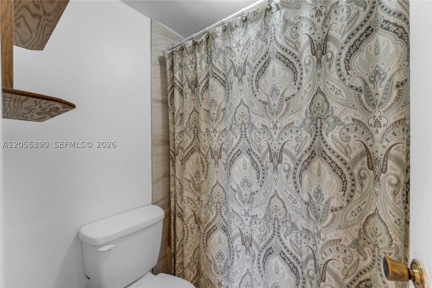 LAKESHORE CONDO 7 - Residential