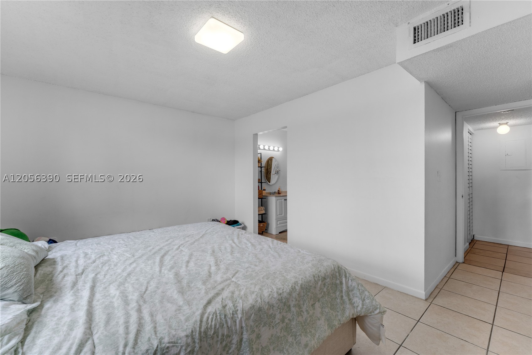 LAKESHORE CONDO 7 - Residential