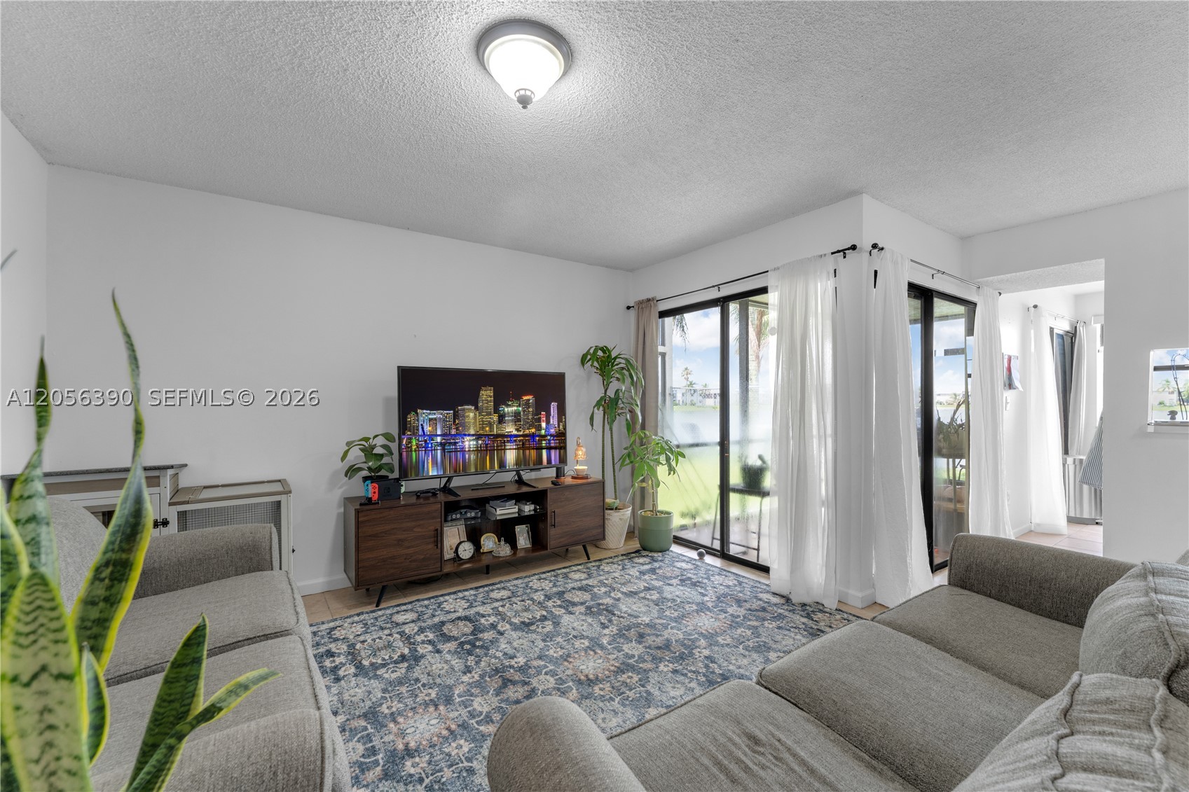 LAKESHORE CONDO 7 - Residential