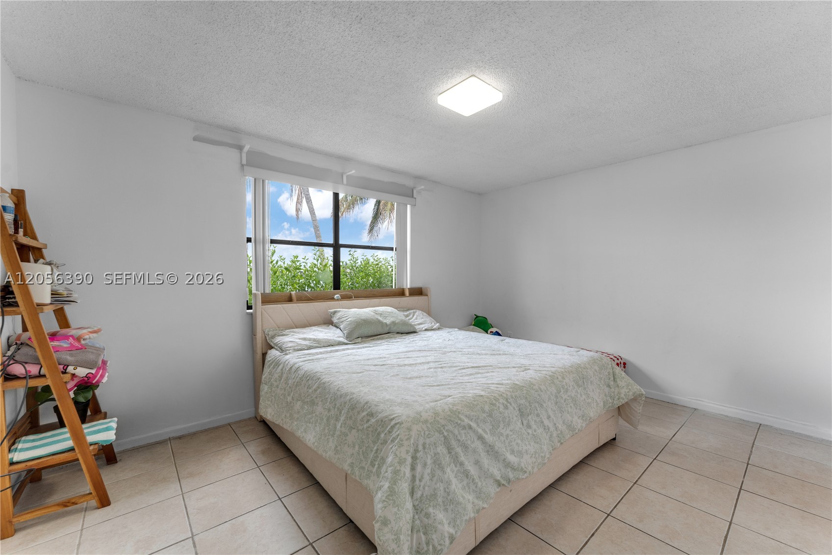 LAKESHORE CONDO 7 - Residential