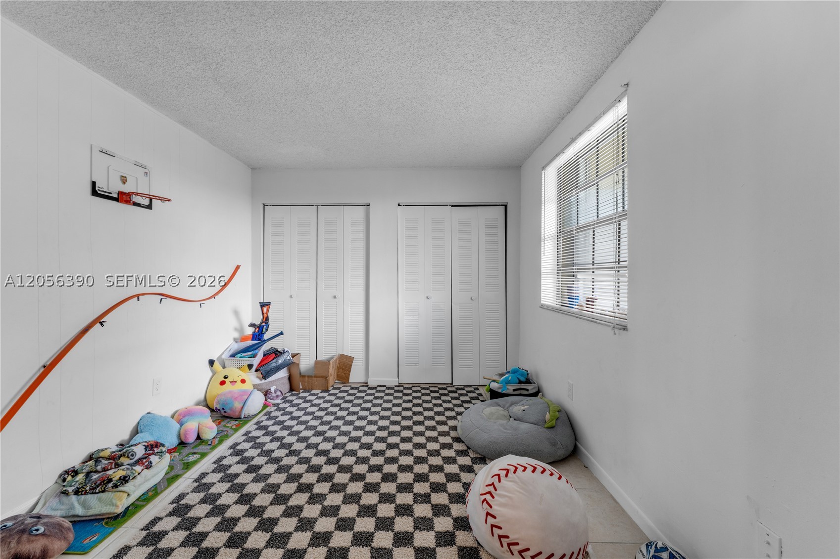 LAKESHORE CONDO 7 - Residential