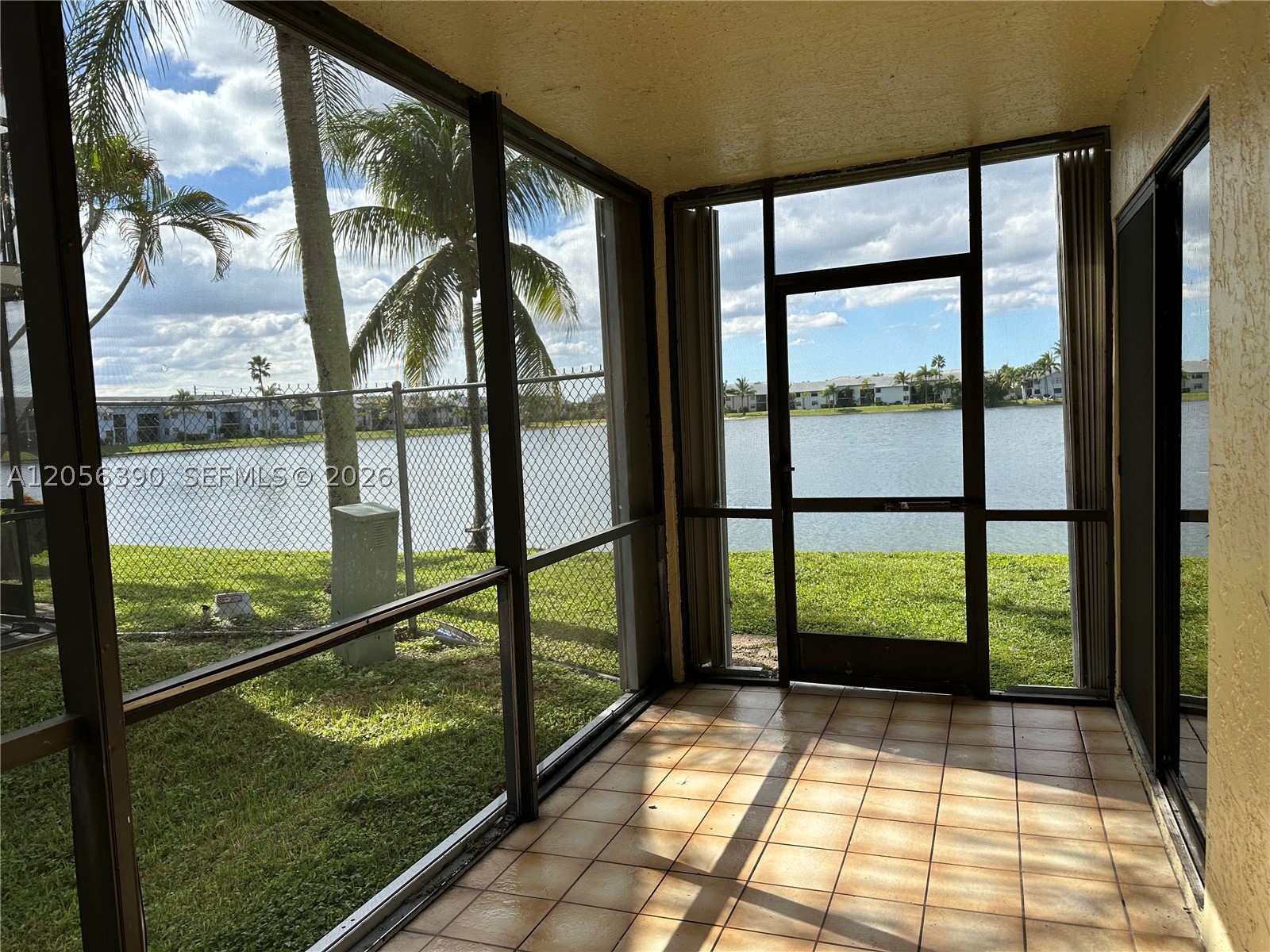 LAKESHORE CONDO 7 - Residential