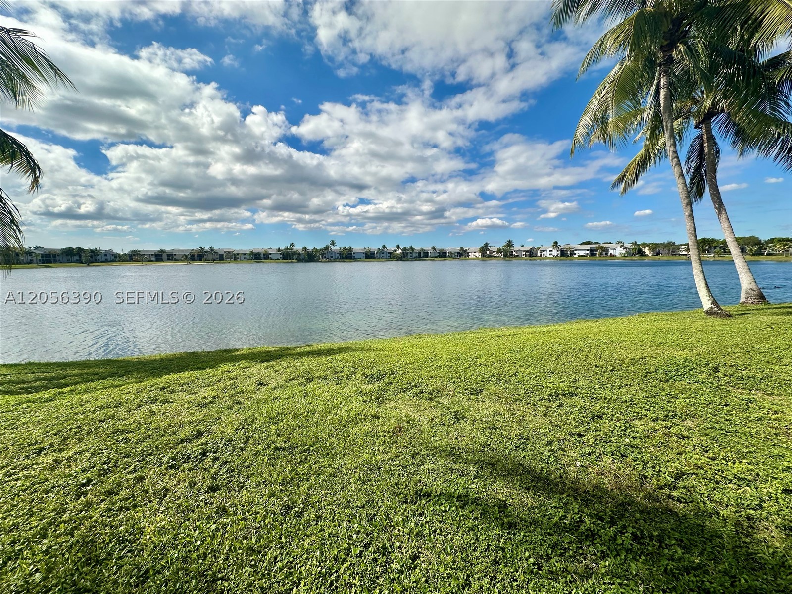 LAKESHORE CONDO 7 - Residential