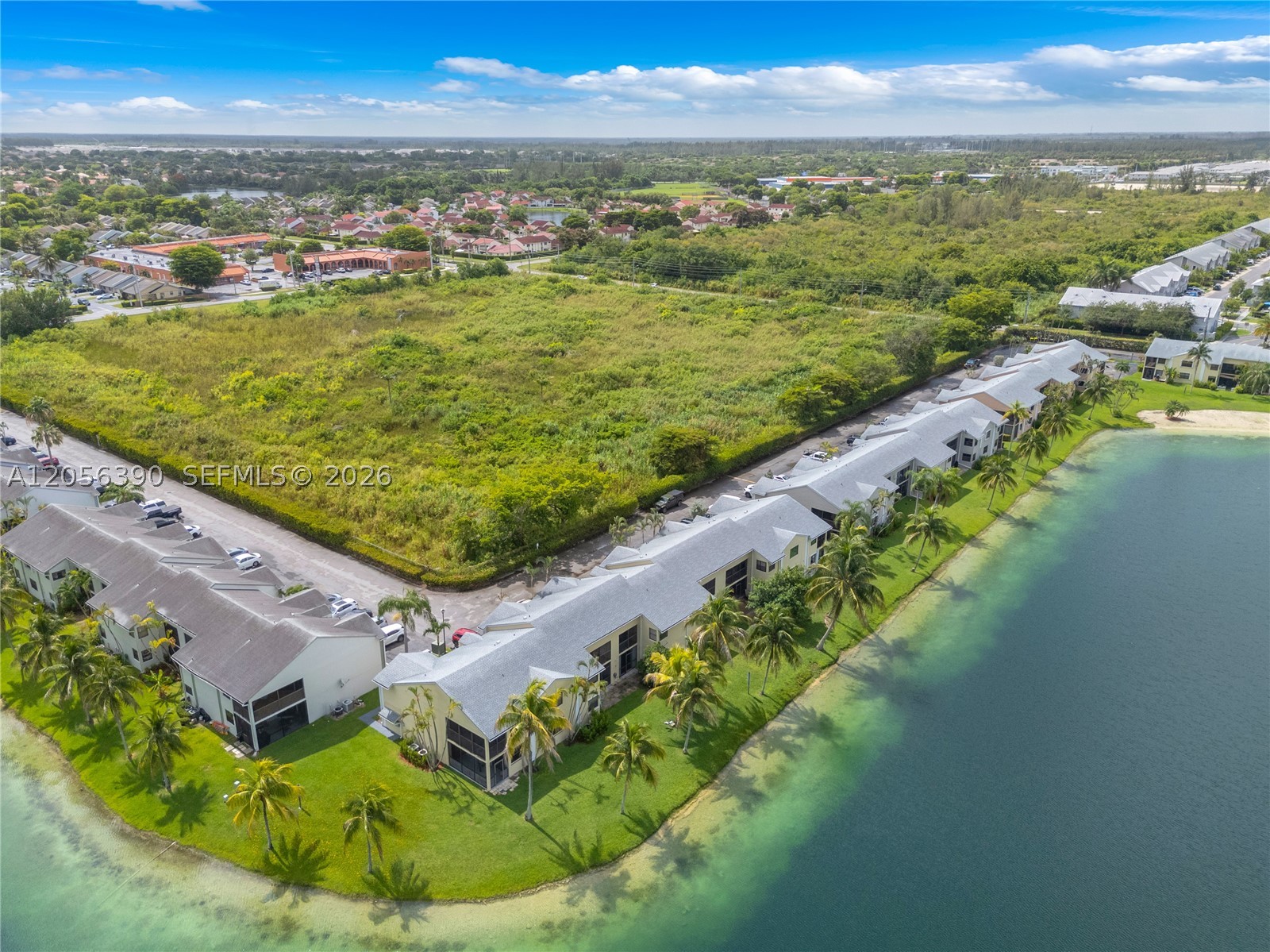 LAKESHORE CONDO 7 - Residential