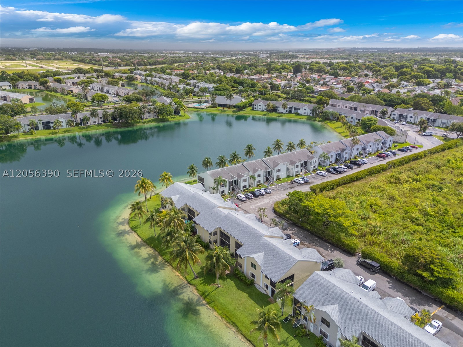 LAKESHORE CONDO 7 - Residential