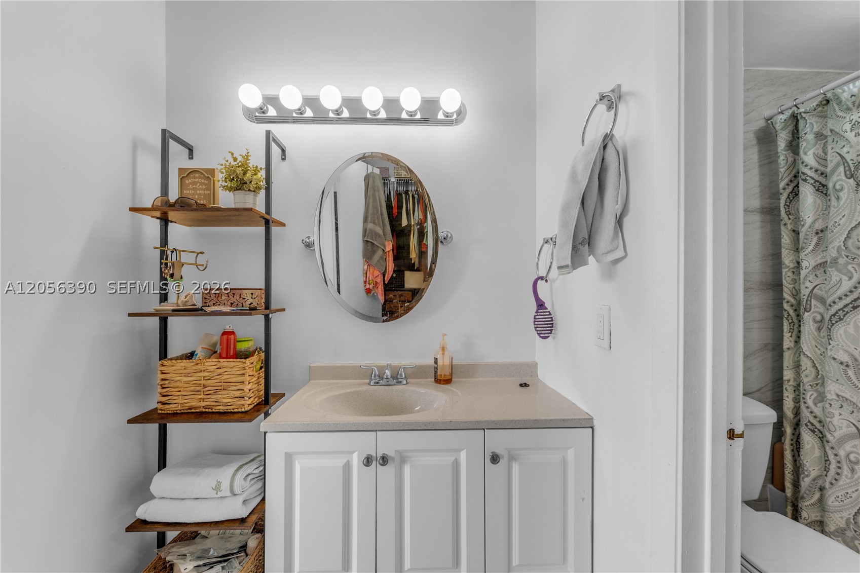 LAKESHORE CONDO 7 - Residential