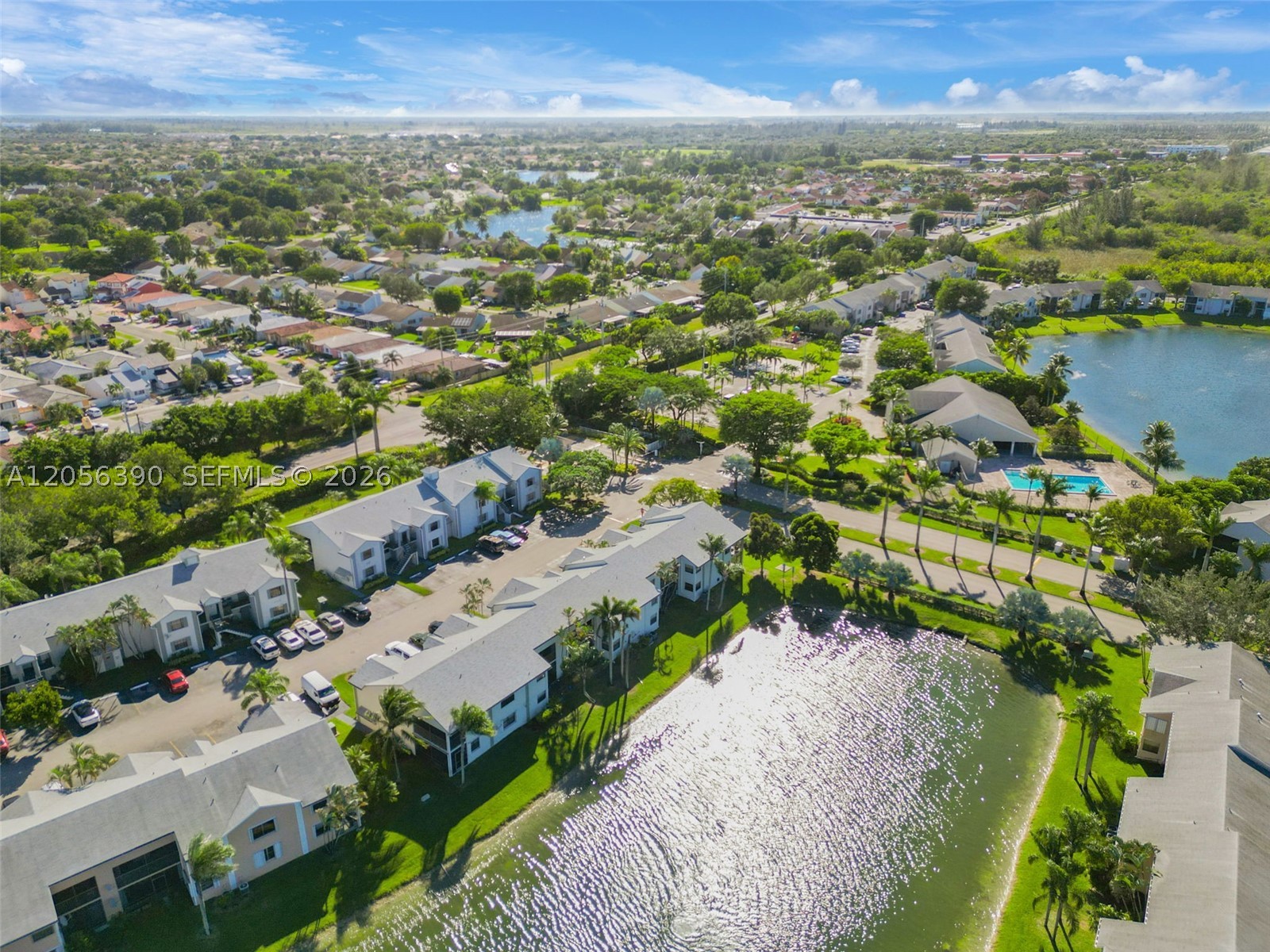 LAKESHORE CONDO 7 - Residential