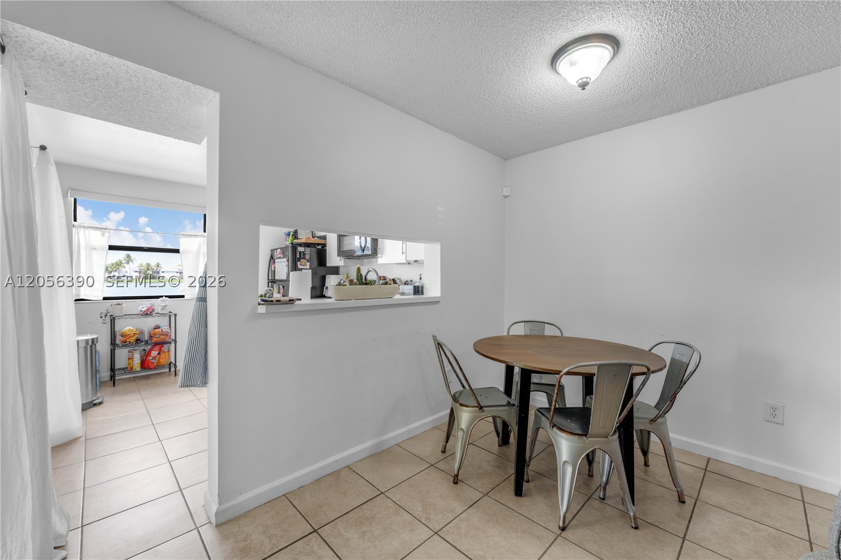 LAKESHORE CONDO 7 - Residential