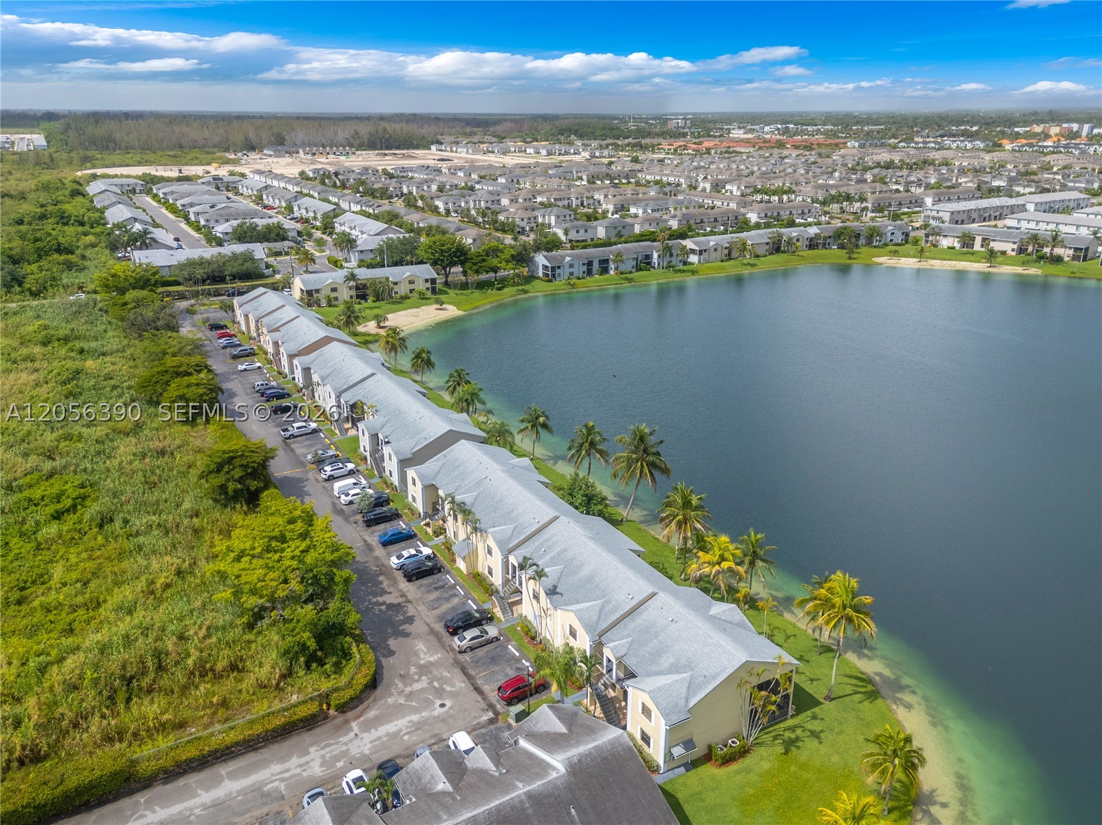 LAKESHORE CONDO 7 - Residential