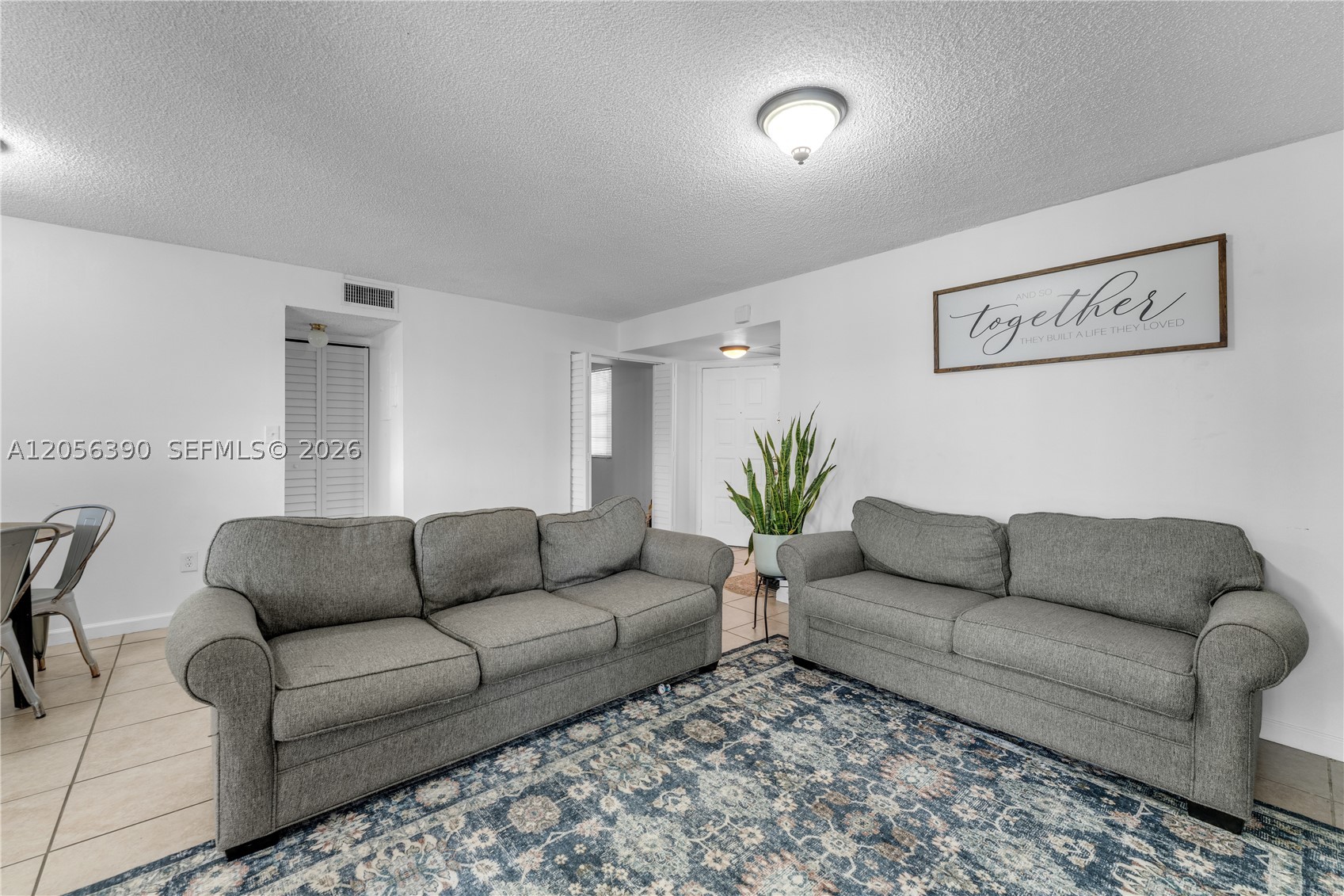 LAKESHORE CONDO 7 - Residential