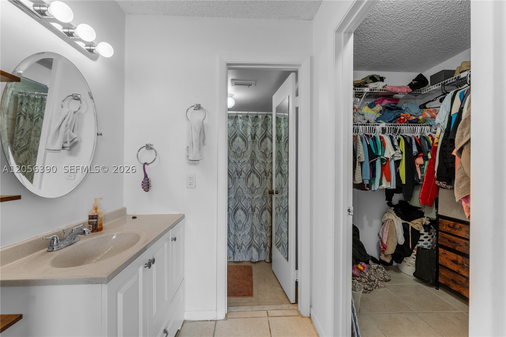LAKESHORE CONDO 7 - Residential