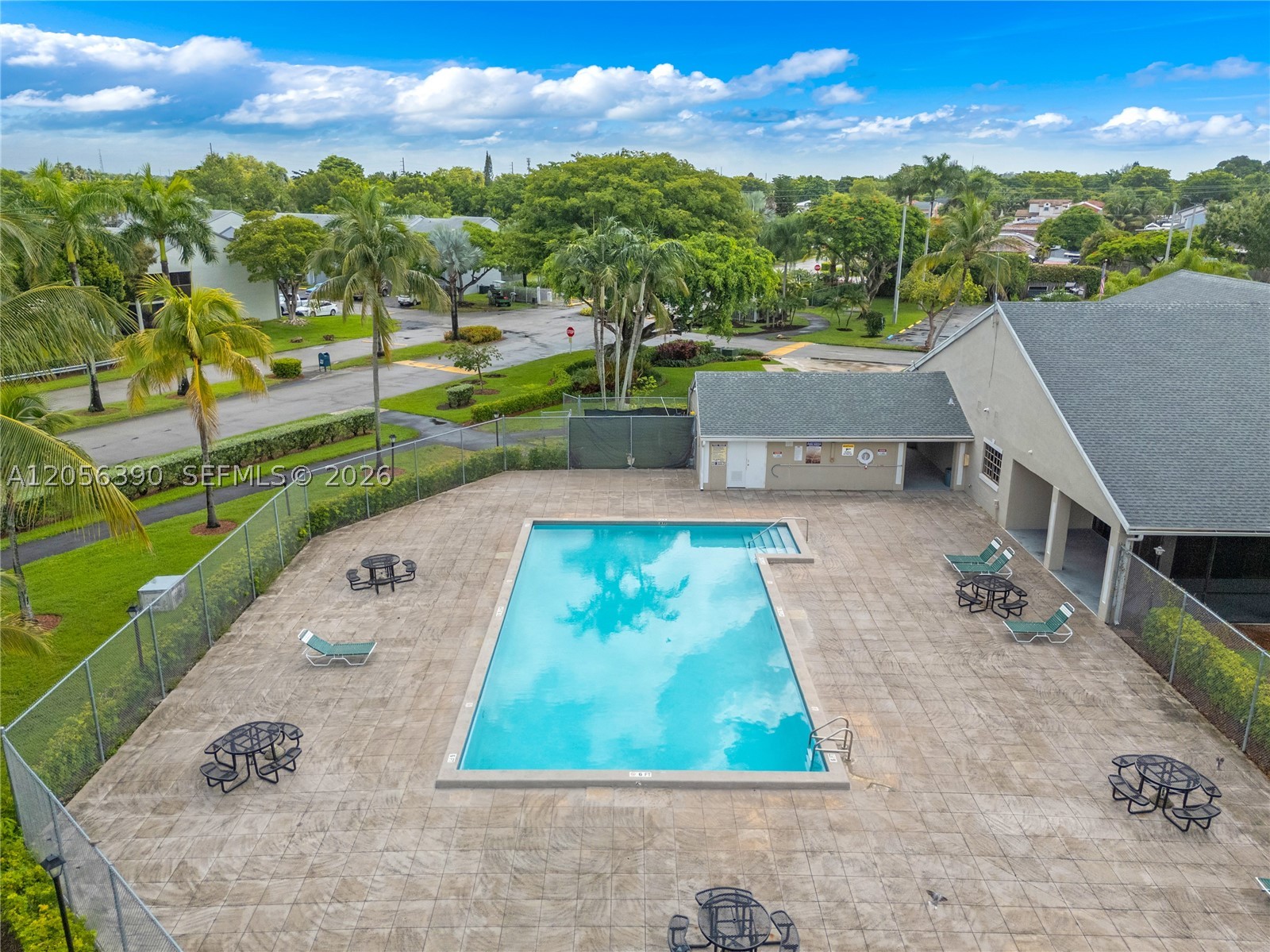 LAKESHORE CONDO 7 - Residential