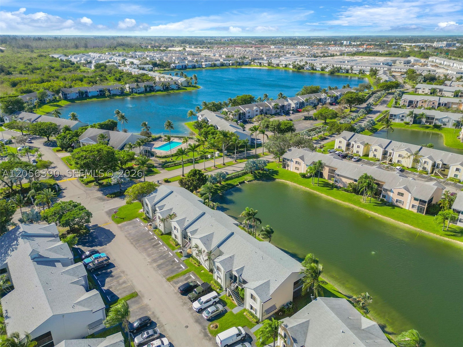 LAKESHORE CONDO 7 - Residential