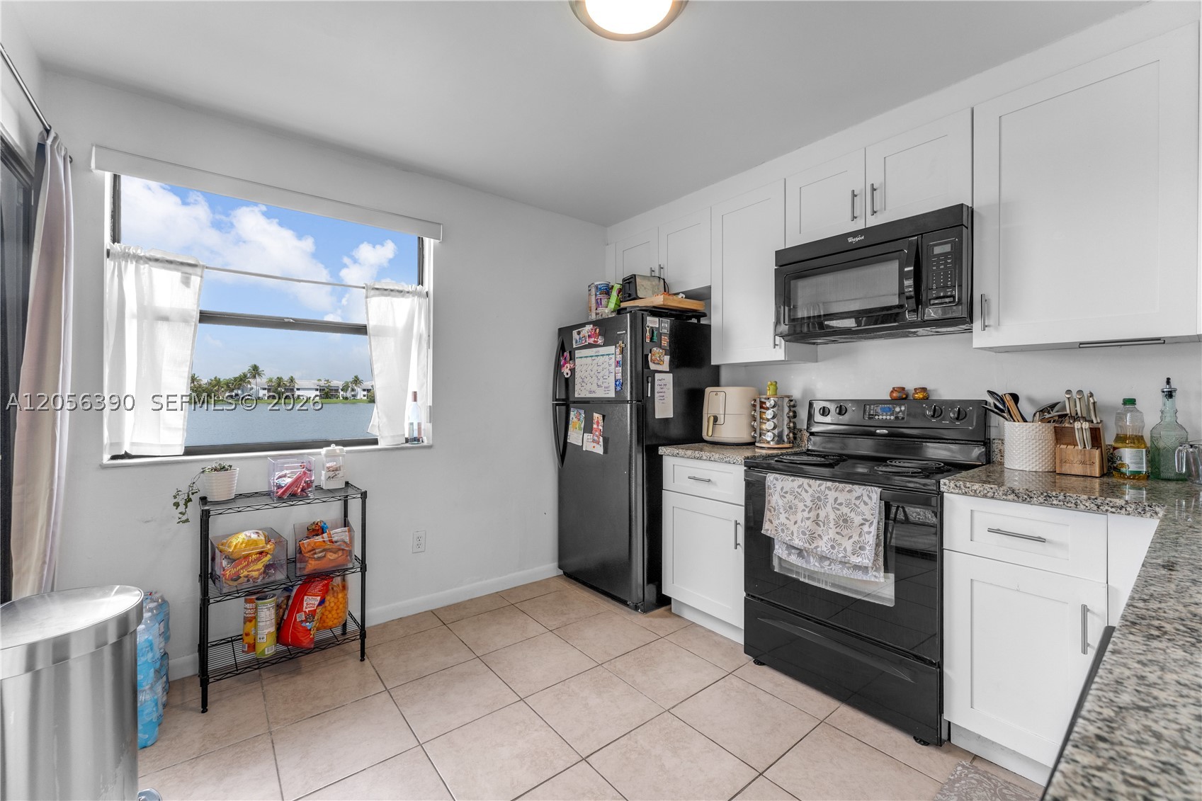 LAKESHORE CONDO 7 - Residential