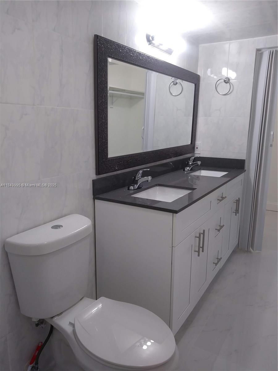 CARMEL LAKES CONDO NO 4 - Residential Lease