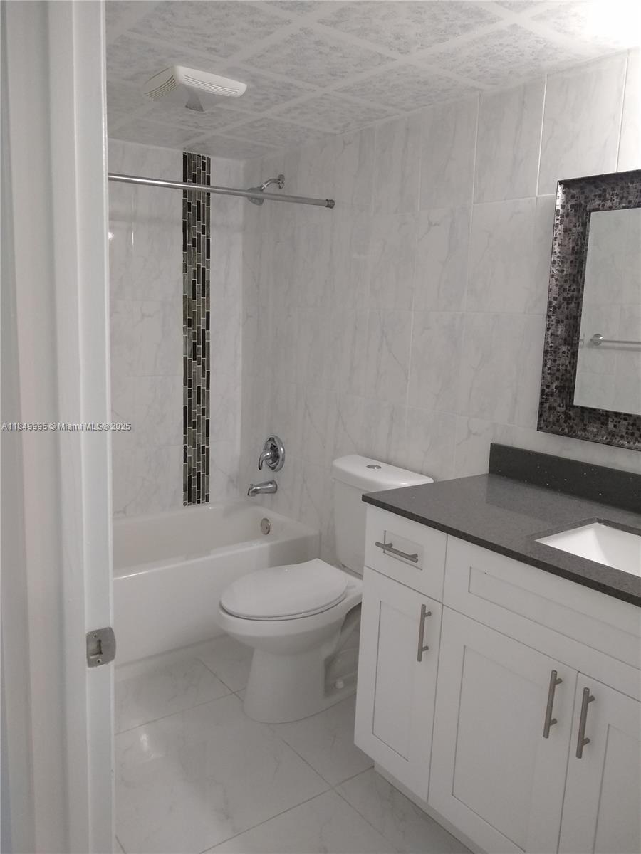CARMEL LAKES CONDO NO 4 - Residential Lease
