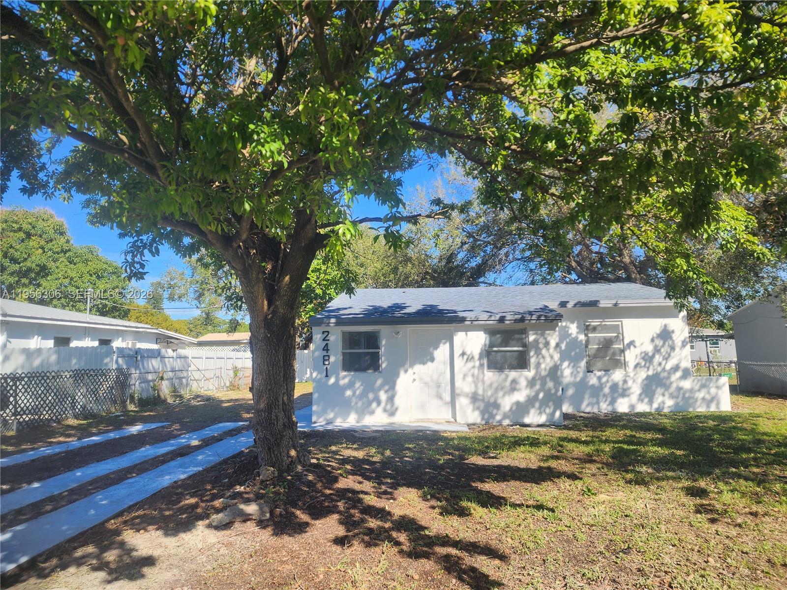 Perfect home at incredible price. Ready to move in. Extended patio with plenty parking for boat, .truck, RV, etc.  Property is fully fenced making it private and secure. Fruit trees and room for pool.