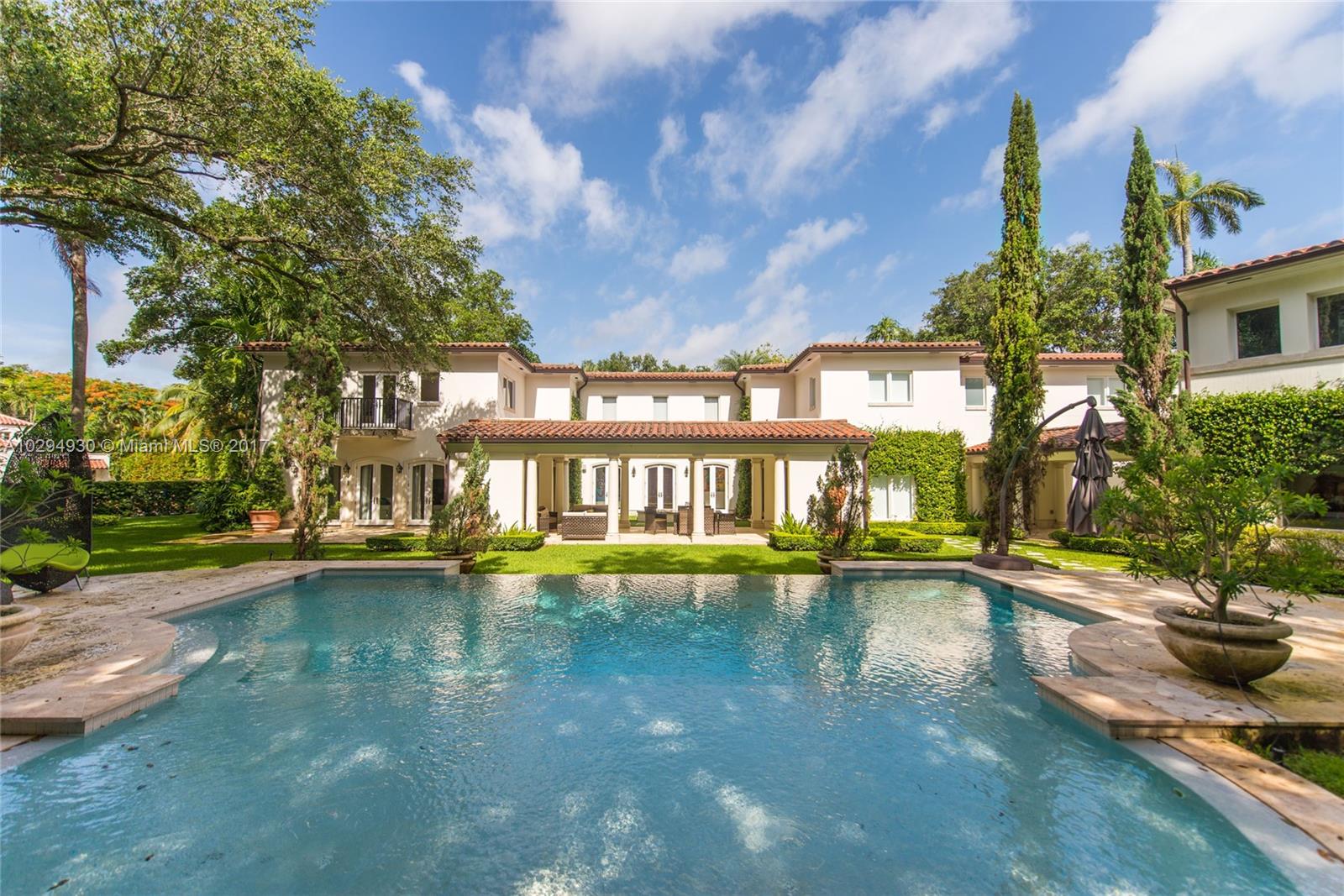 THE MOORINGS - Residential