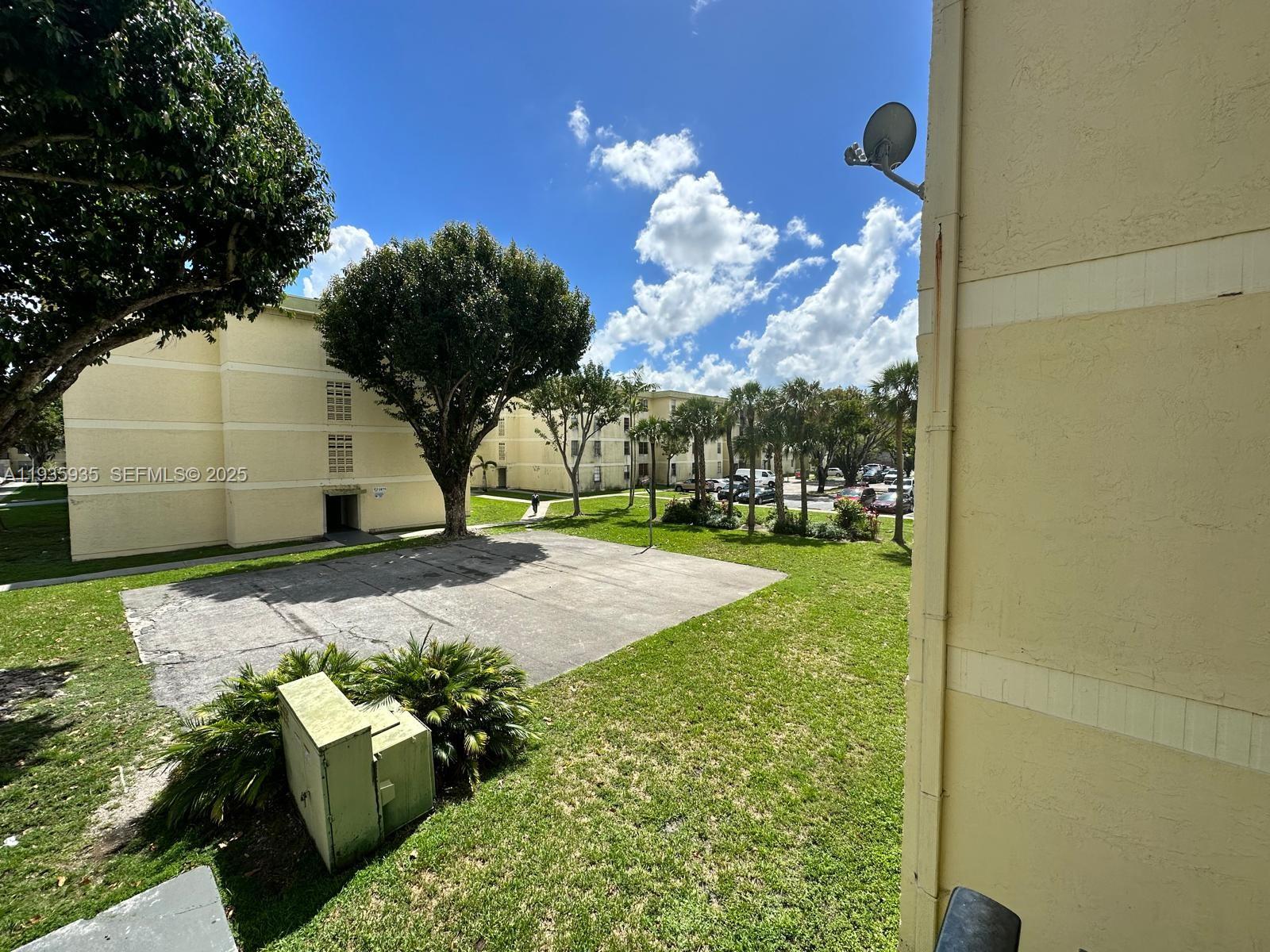 CAMBRIDGE CONDO - Residential