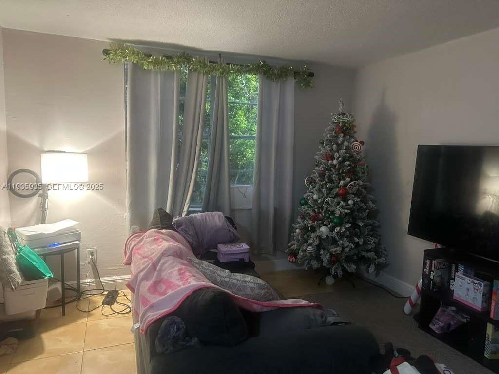 CAMBRIDGE CONDO - Residential