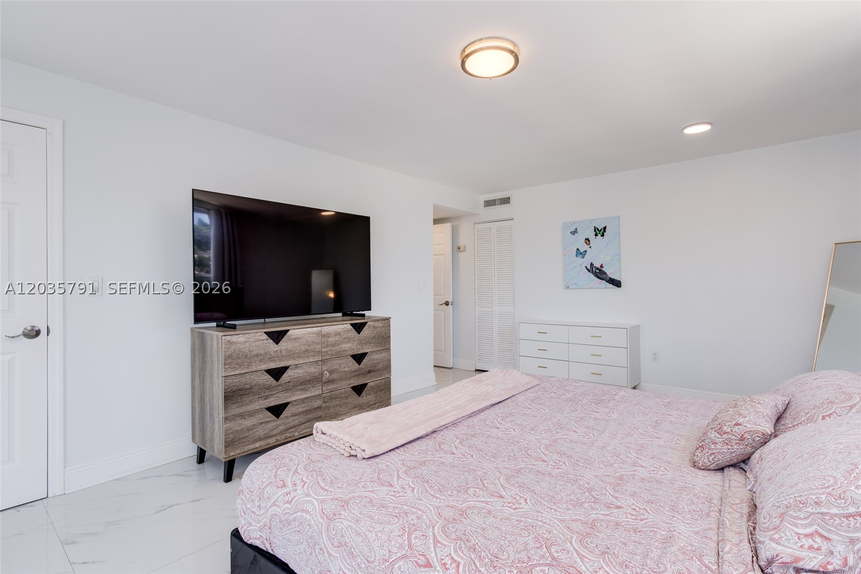 SUNSHORES CONDO - Residential