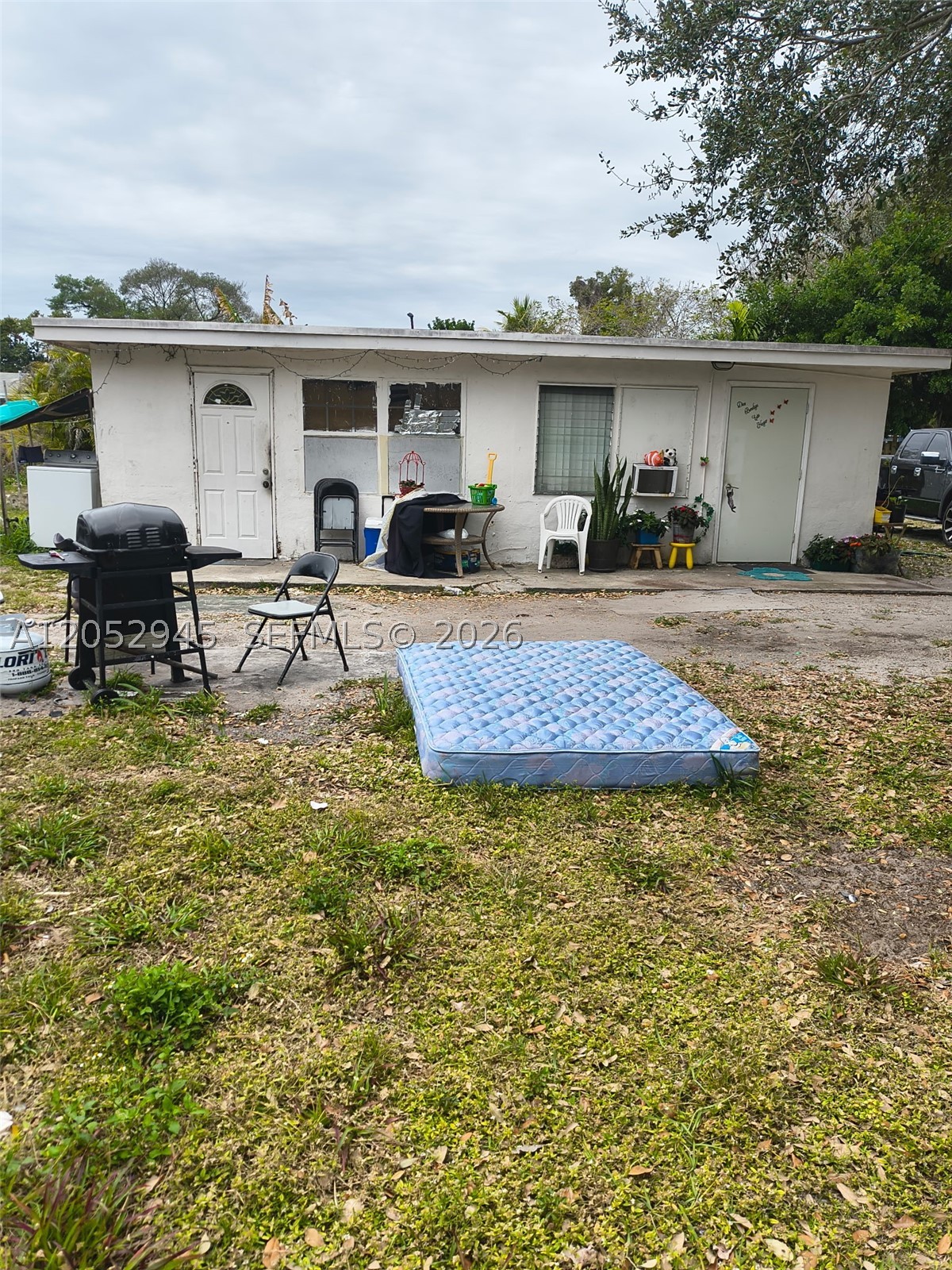 HOLLYWOOD COUNTRY ESTATES - Residential Income