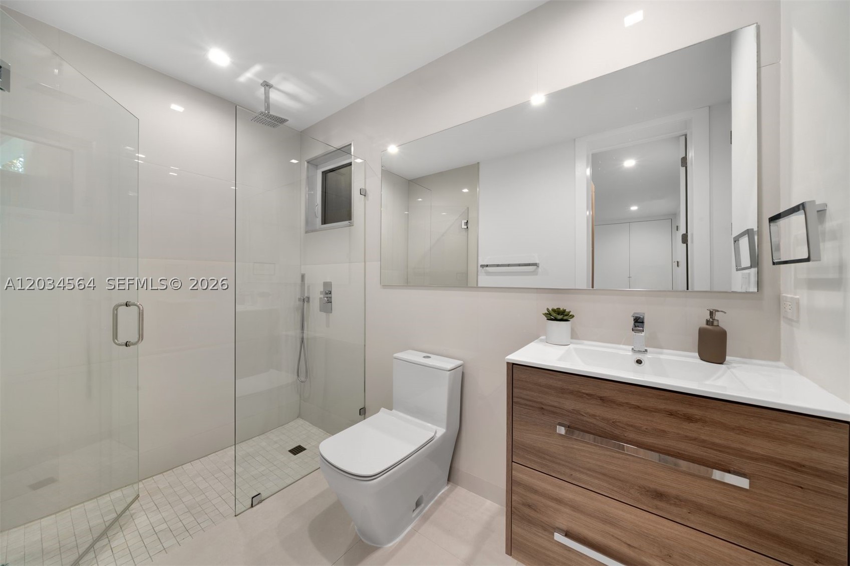 TROPICAL ISLE HOMES SUB 3 - Residential