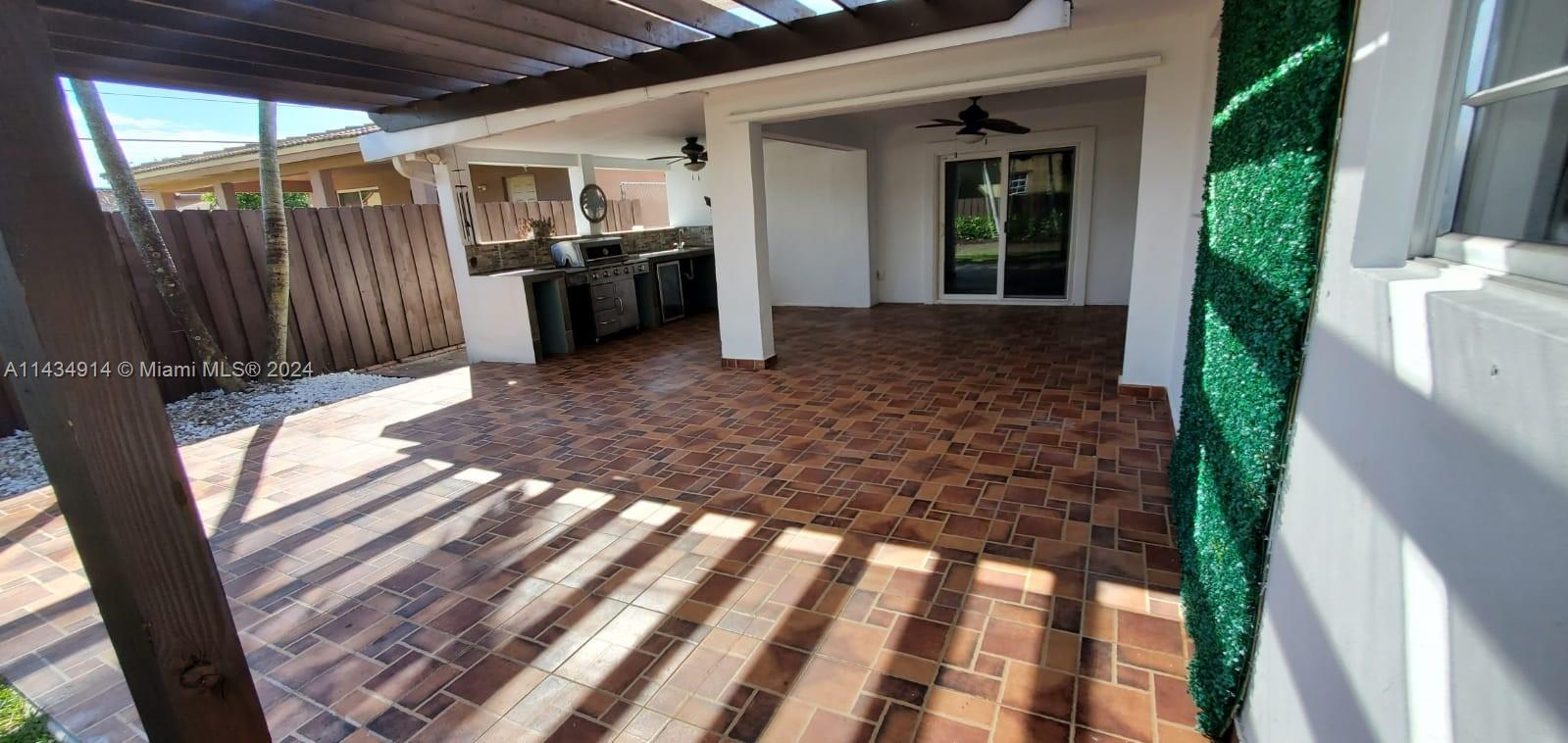CORAL VILLAS REV - Residential